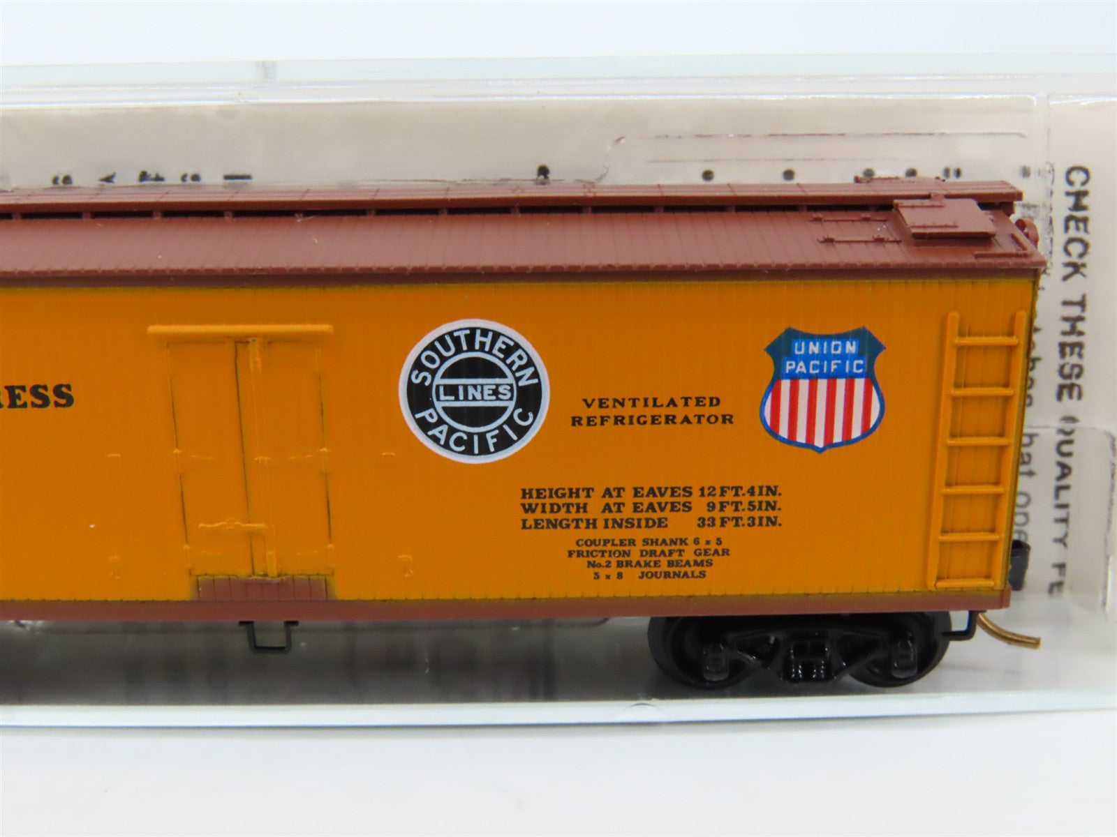 N Scale Micro-Trains 47060 Pacific Fruit Express 40' Wood-Sheathed Reefer RTR