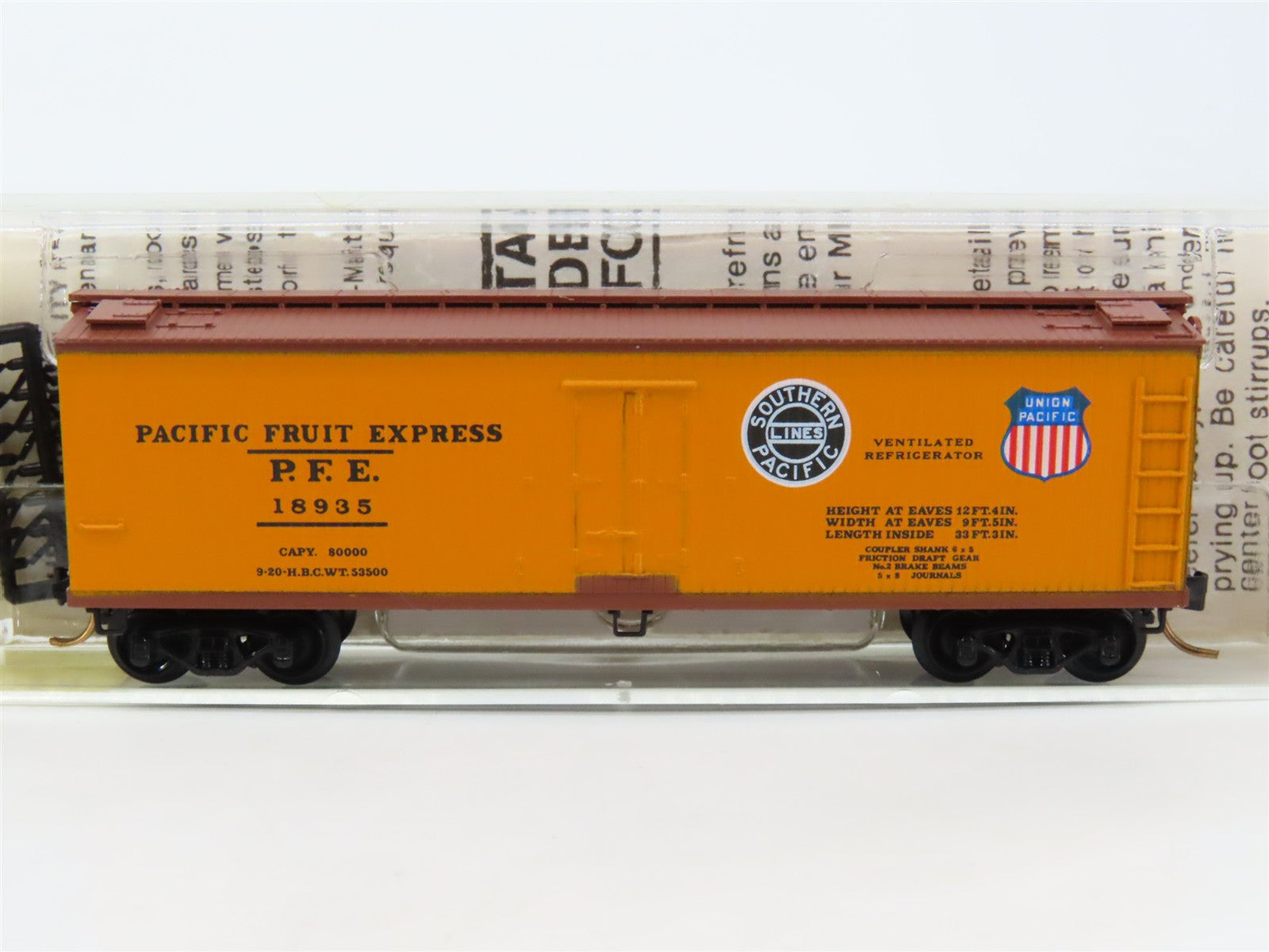 N Scale Micro-Trains 47060 Pacific Fruit Express 40' Wood-Sheathed Reefer RTR
