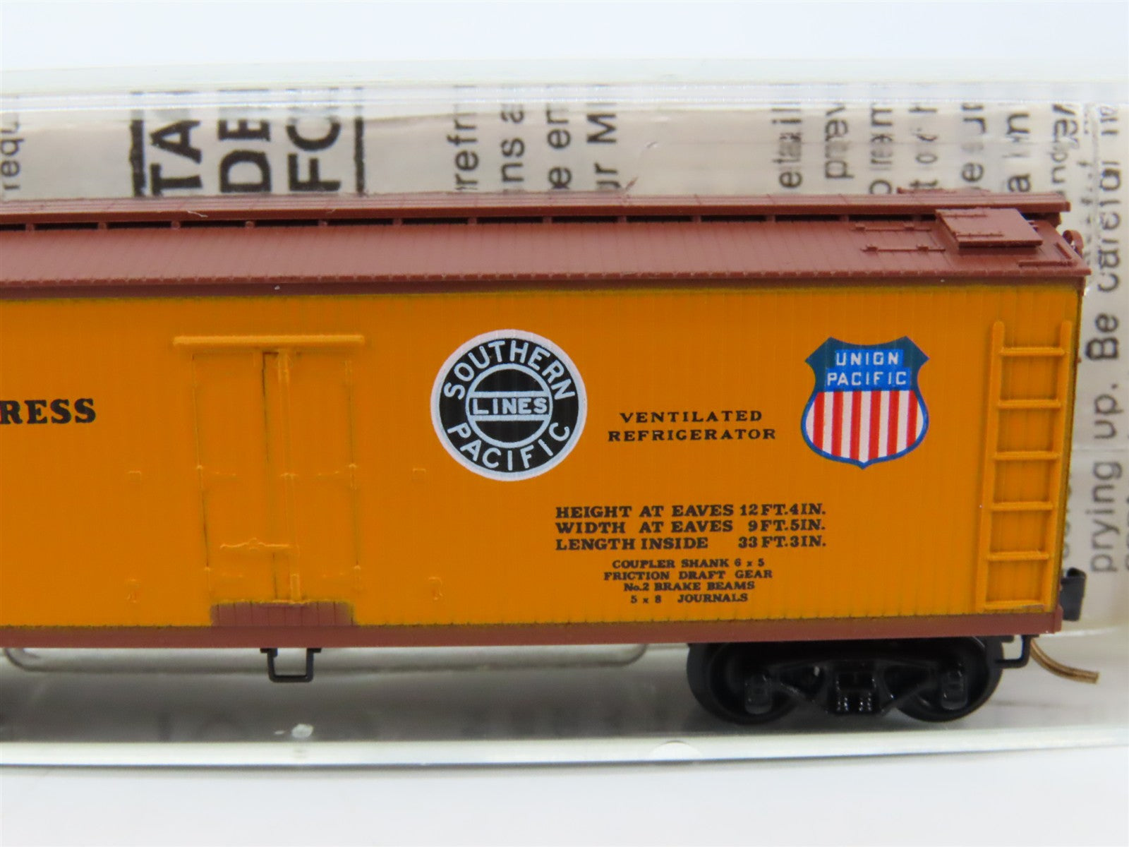 N Scale Micro-Trains 47060 Pacific Fruit Express 40' Wood-Sheathed Reefer RTR