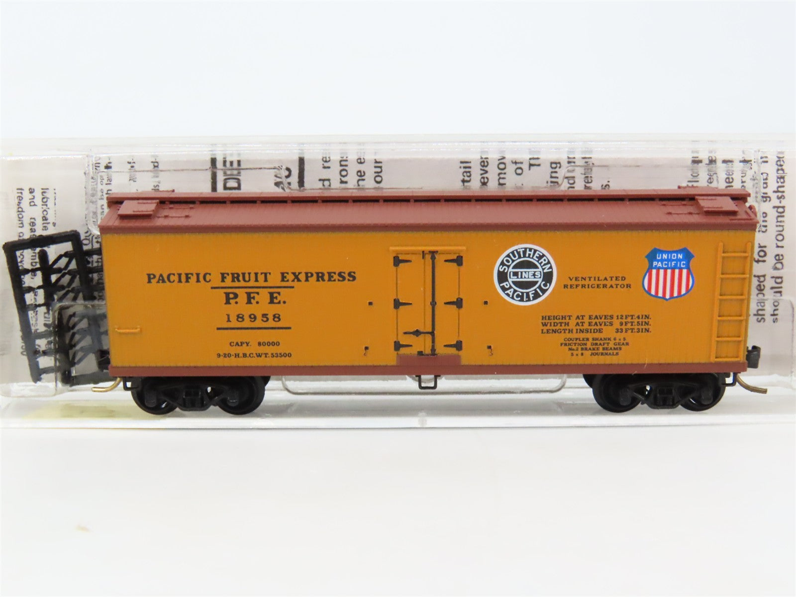 N Scale Micro-Trains 47060 PFE Pacific Fruit Express 40' Reefer 18958 RTR