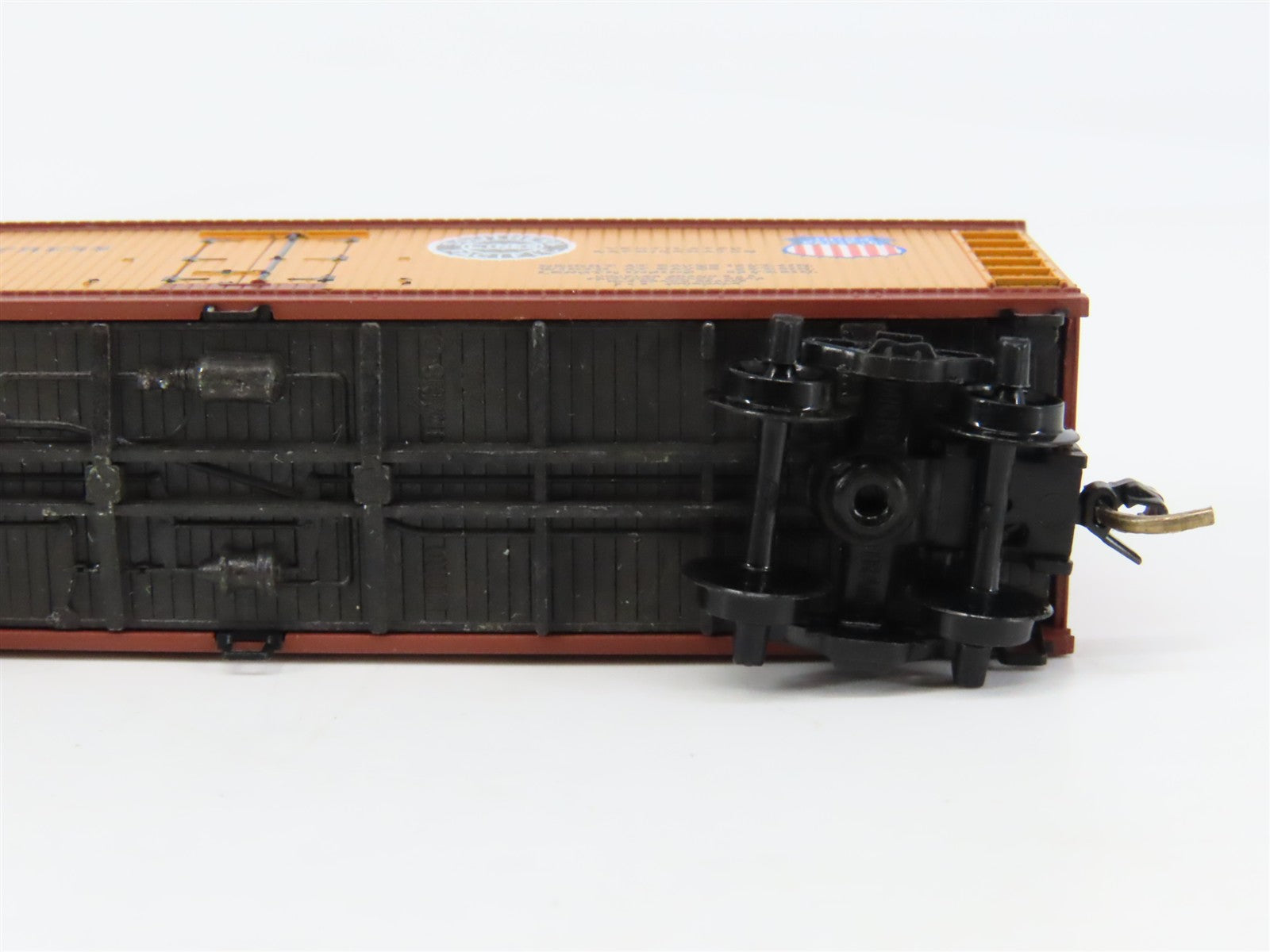 N Scale Micro-Trains 47060 PFE Pacific Fruit Express 40' Reefer 18958 RTR
