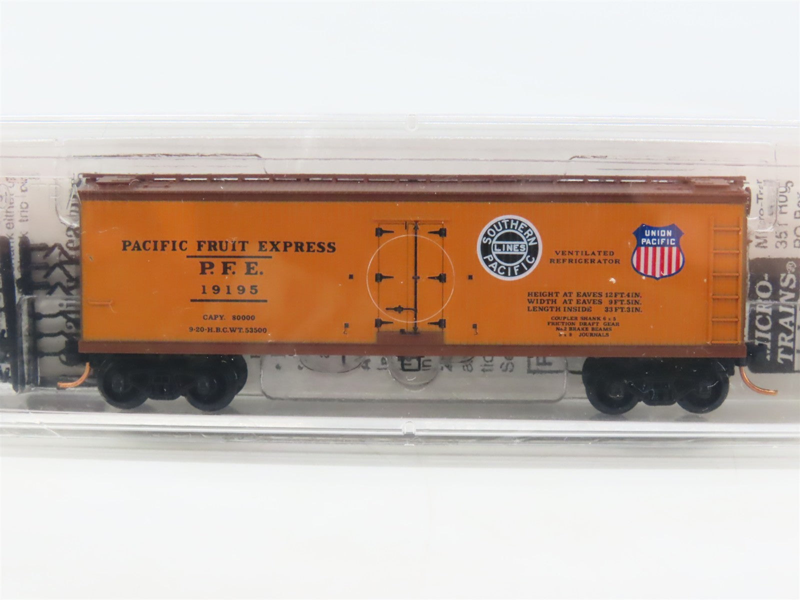 N Scale Micro-Trains 47060 PFE Pacific Fruit Express 40' Reefer 19195 RTR