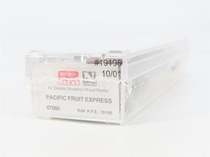 N Scale Micro-Trains 47060 PFE Pacific Fruit Express 40' Reefer 19195 RTR