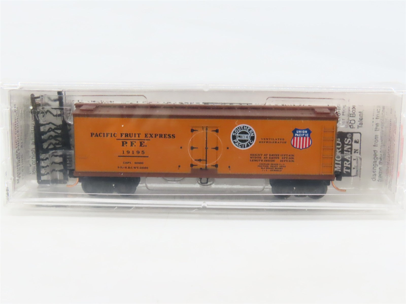 N Scale Micro-Trains 47060 PFE Pacific Fruit Express 40' Reefer 19195 RTR