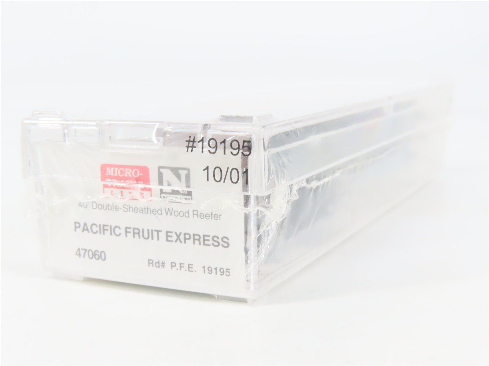 N Scale Micro-Trains 47060 PFE Pacific Fruit Express 40' Reefer 19195 RTR