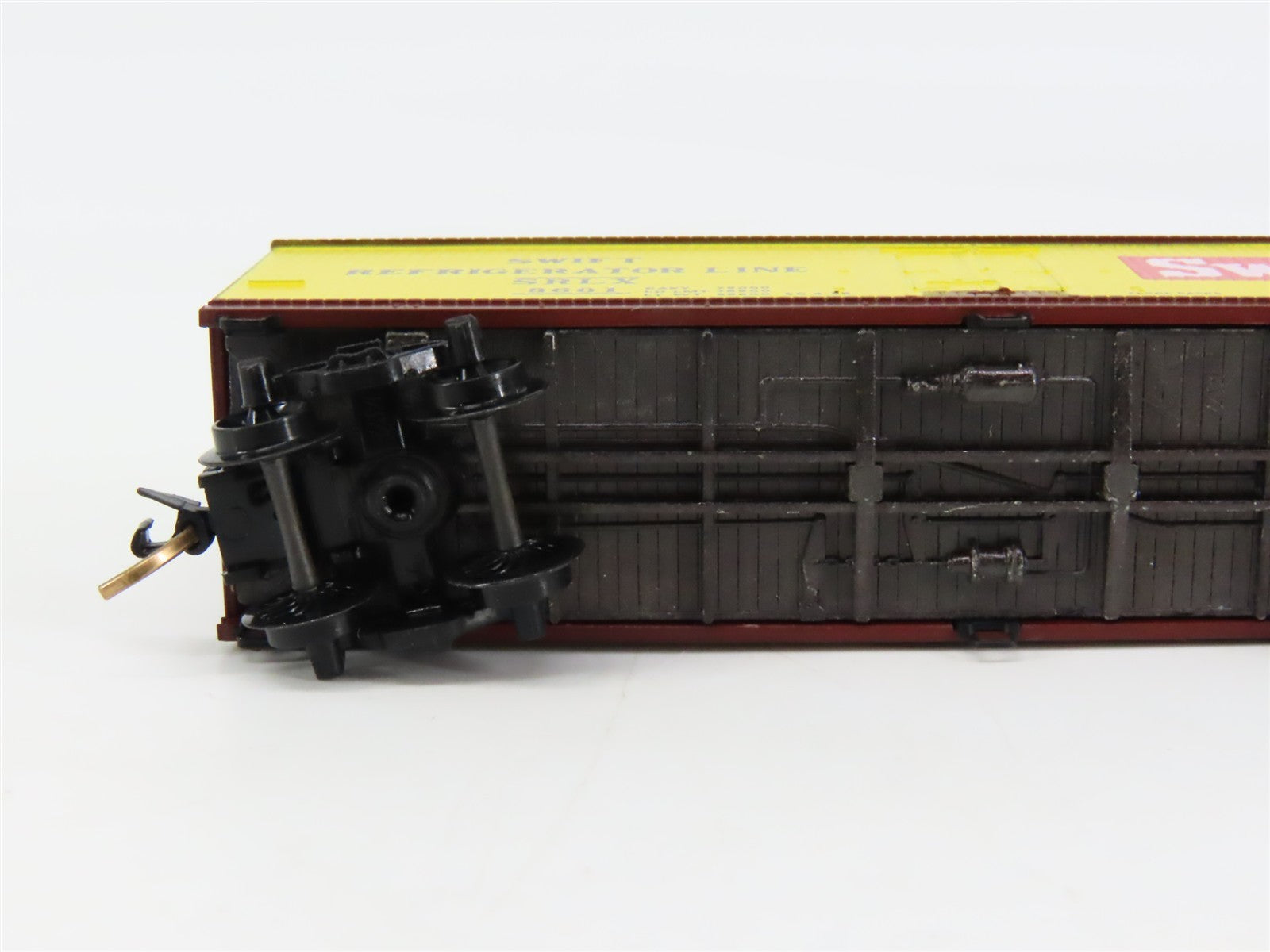 N Scale Kadee Micro-Trains MTL 47070 SRLX Swift 40' Wood-Sheathed Reefer #8601