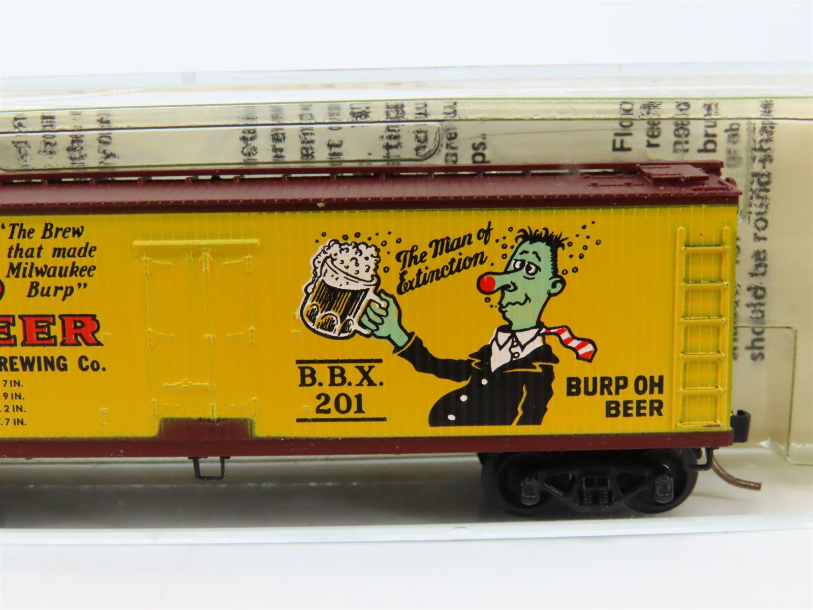 N Kadee Micro-Trains MTL 47100 BBX Burp-Oh Beer 40' Wood-Sheathed Reefer 201 RTR