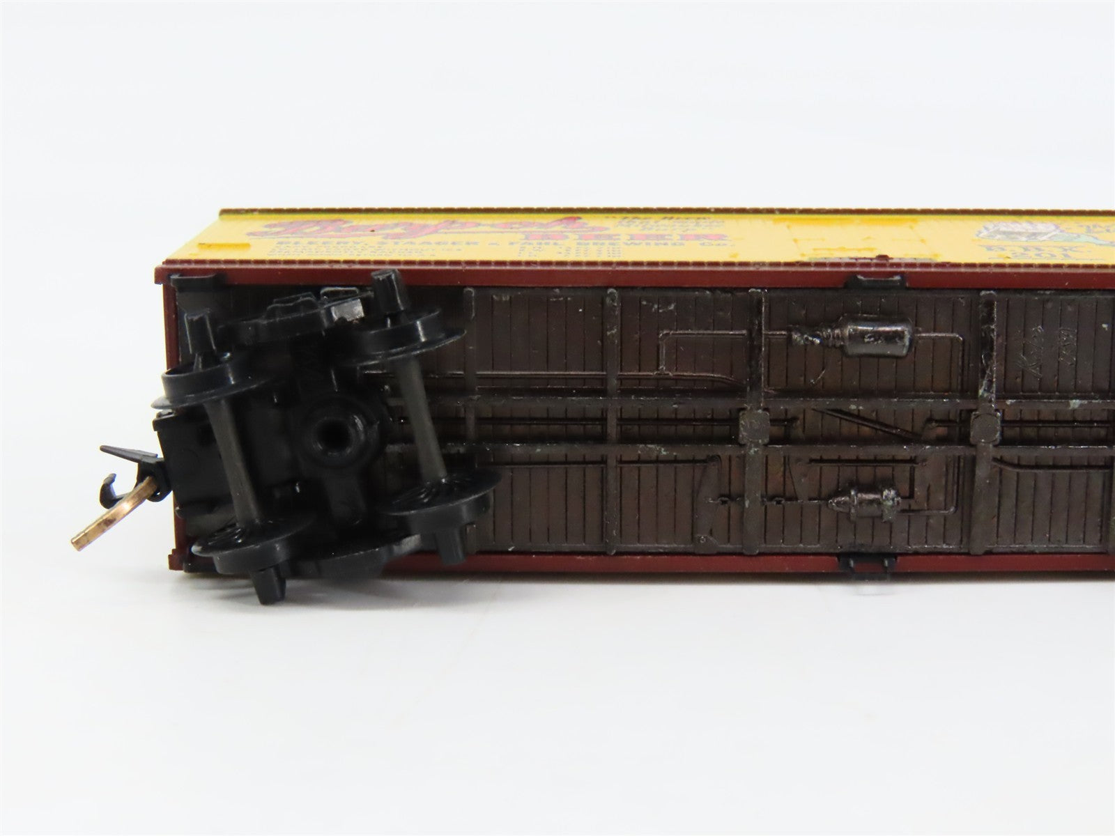 N Kadee Micro-Trains MTL 47100 BBX Burp-Oh Beer 40' Wood-Sheathed Reefer 201 RTR