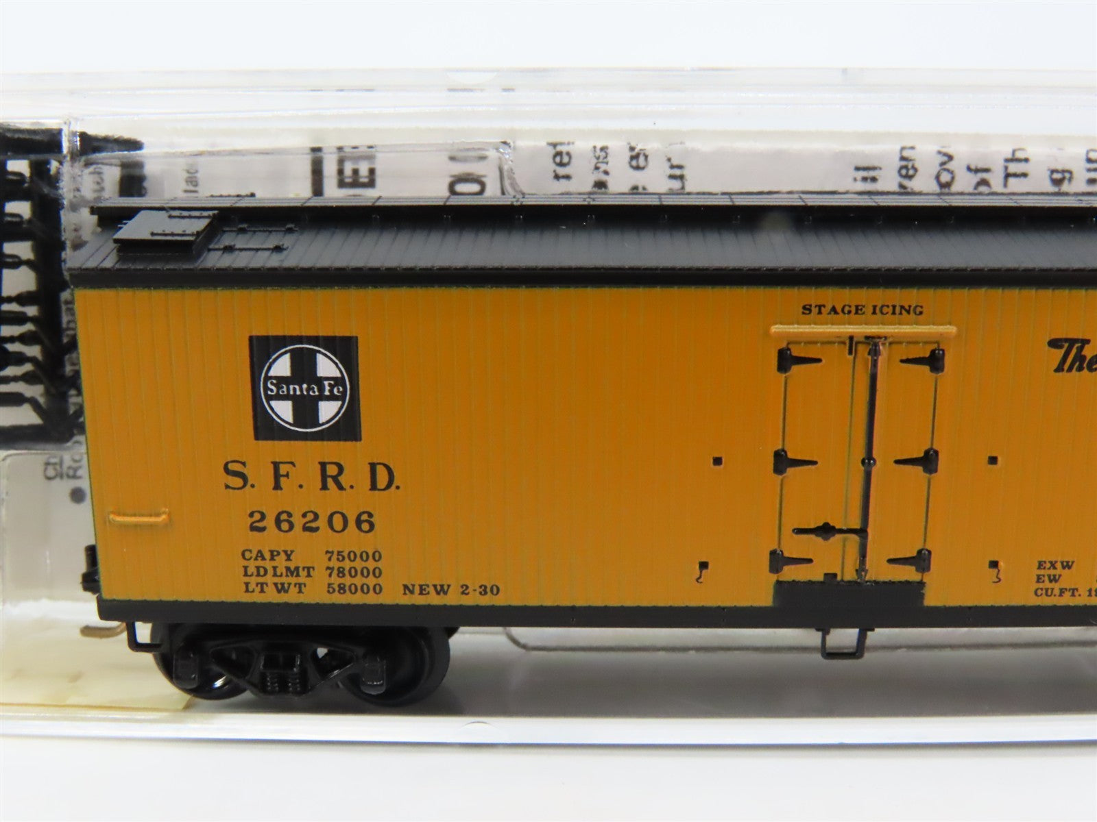 N Scale Micro-Trains 47220 SFRD Santa Fe 40' Reefer 26206 RTR