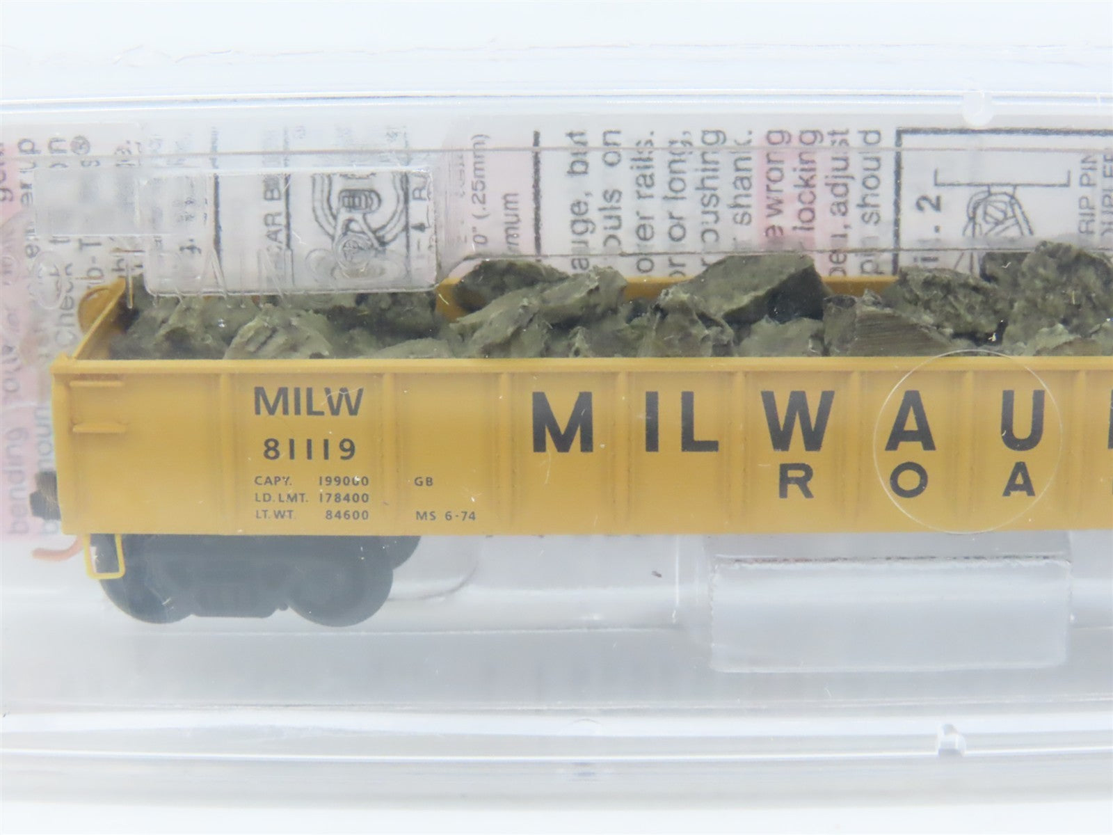 N Scale Micro-Trains MTL 48110.2 MILW Milwaukee Road 50' Gondola 81119 w/ Load