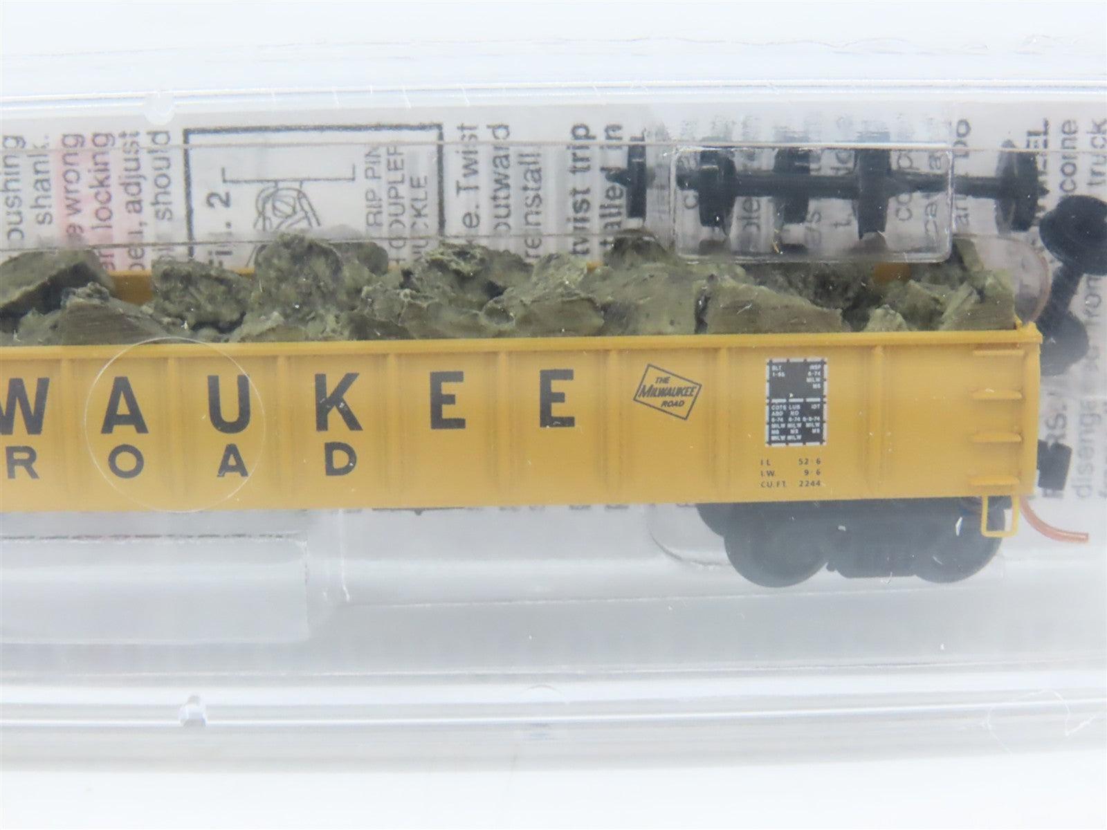 N Scale Micro-Trains MTL 48110.2 MILW Milwaukee Road 50' Gondola 81119 w/ Load