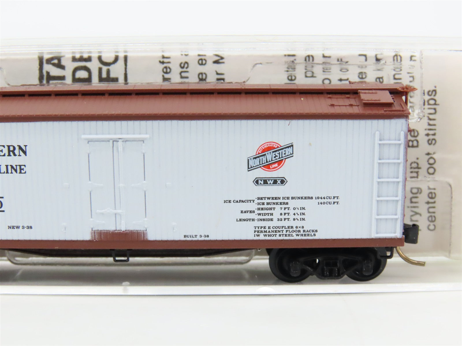 N Scale Micro-Trains 49170 North Western Refrigerator Line 40' Wood Reefer RTR
