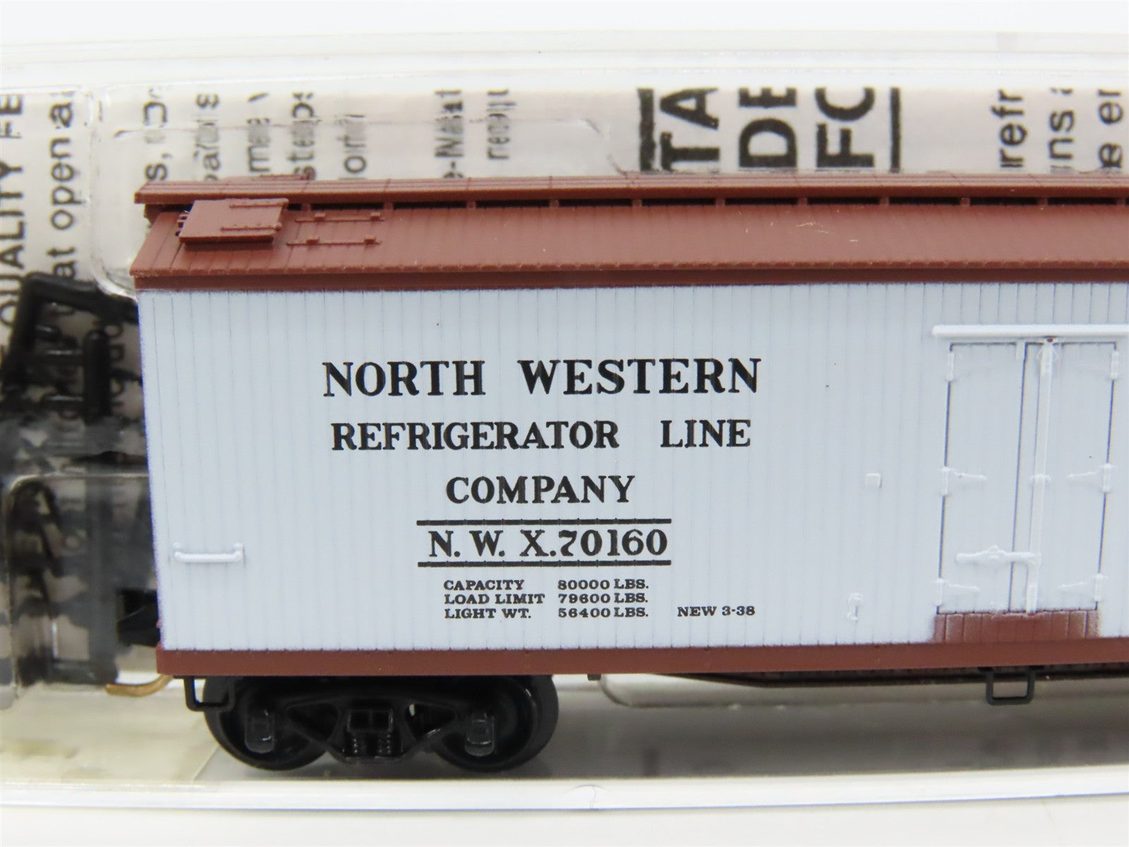 N Scale Micro-Trains 49170 North Western Refrigerator Line 40' Reefer RTR