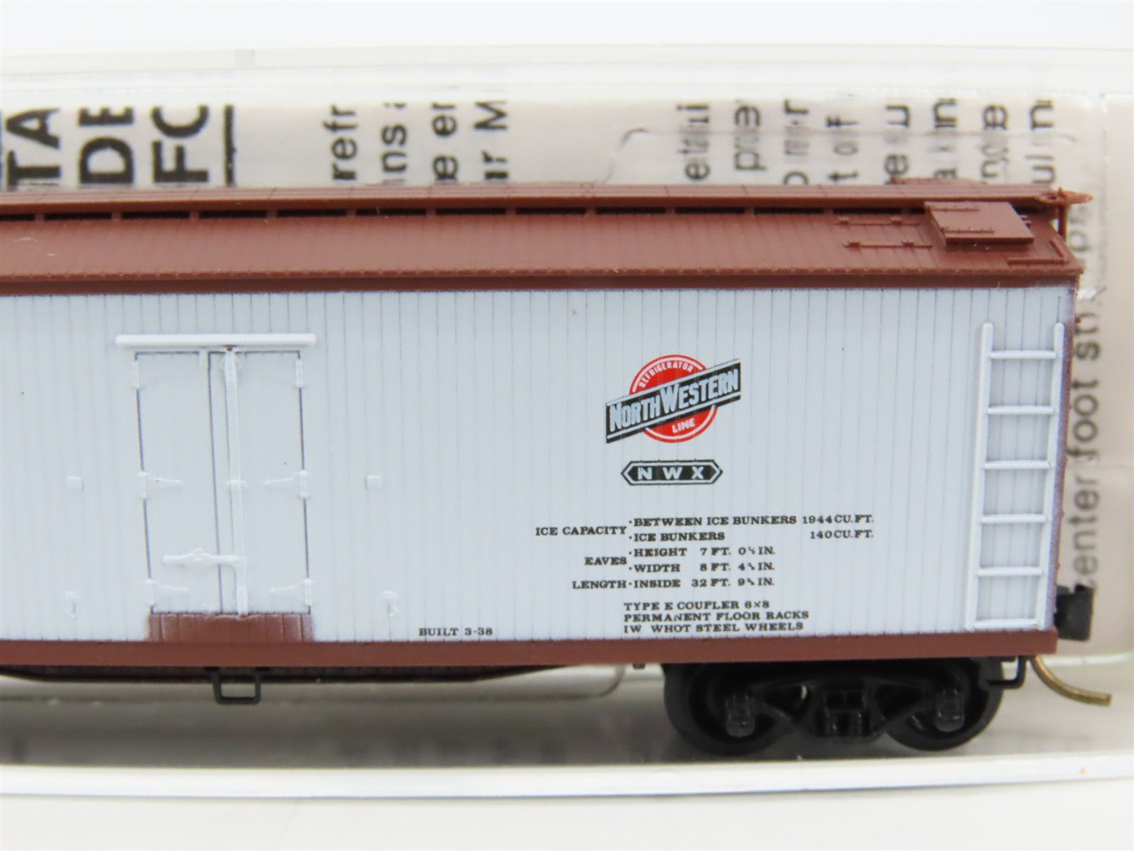 N Scale Micro-Trains 49170 North Western Refrigerator Line 40' Reefer RTR