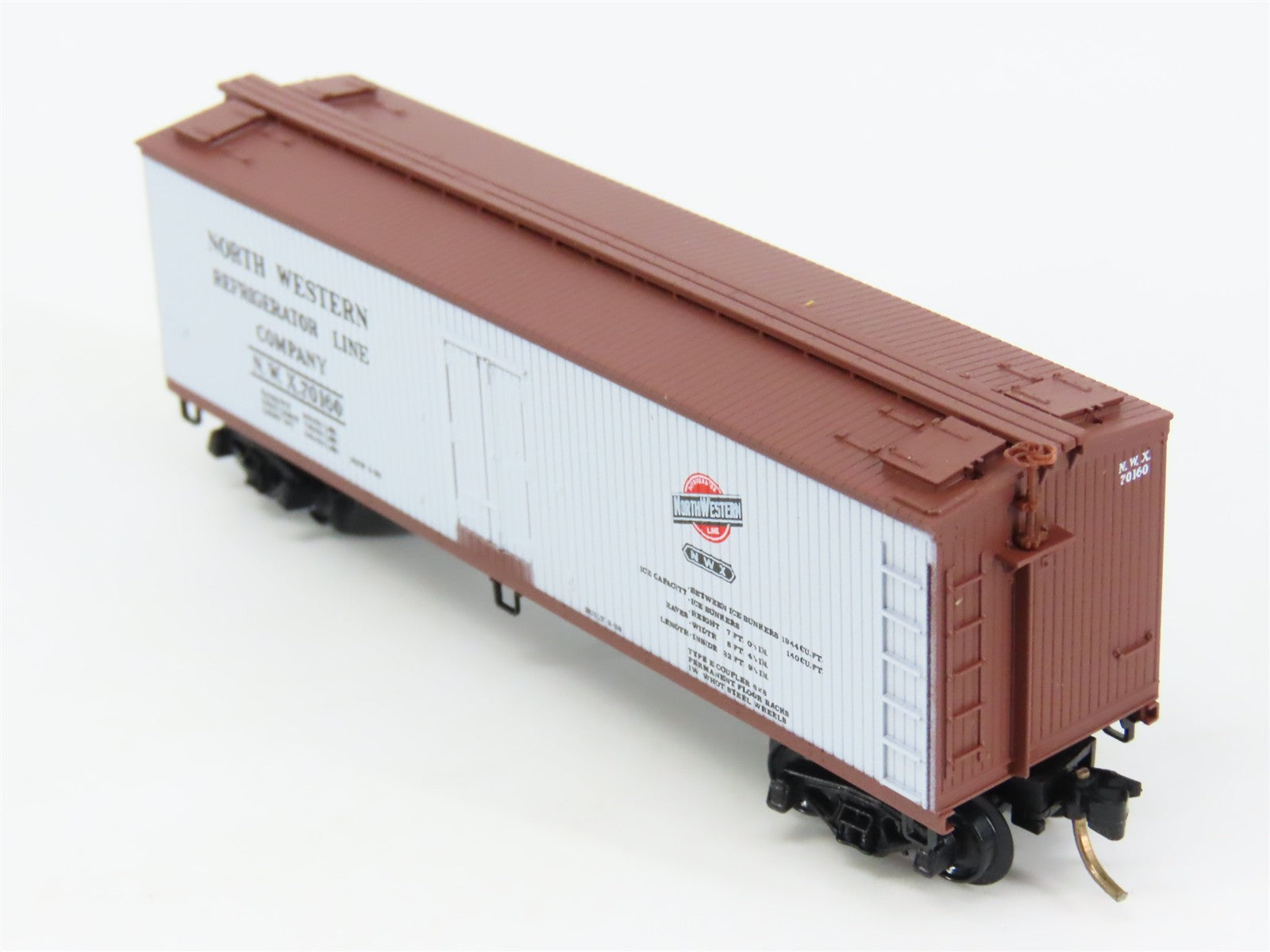 N Scale Micro-Trains 49170 North Western Refrigerator Line 40' Reefer RTR
