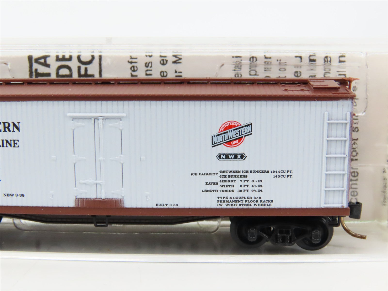 N Scale Micro-Trains 49170 North Western Refrigerator Line 40' Reefer RTR