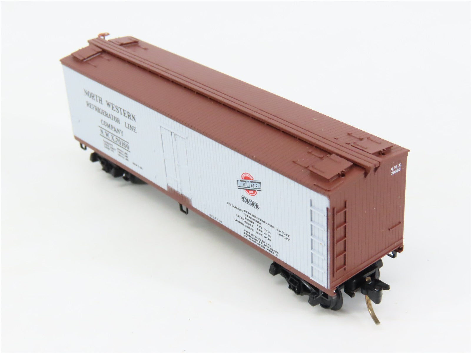 N Scale Micro-Trains 49170 North Western Refrigerator Line 40' Reefer RTR
