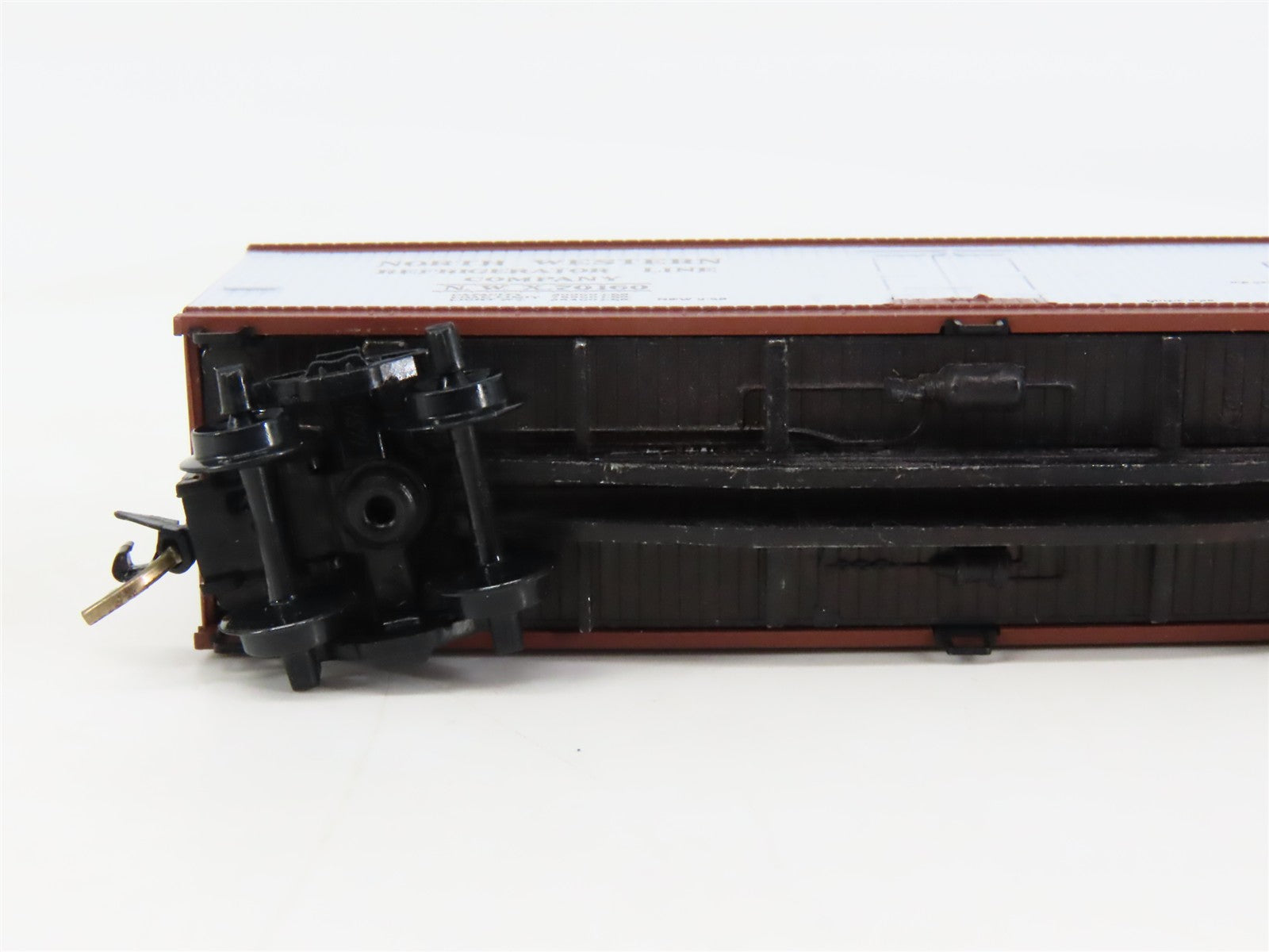 N Scale Micro-Trains 49170 North Western Refrigerator Line 40' Reefer RTR