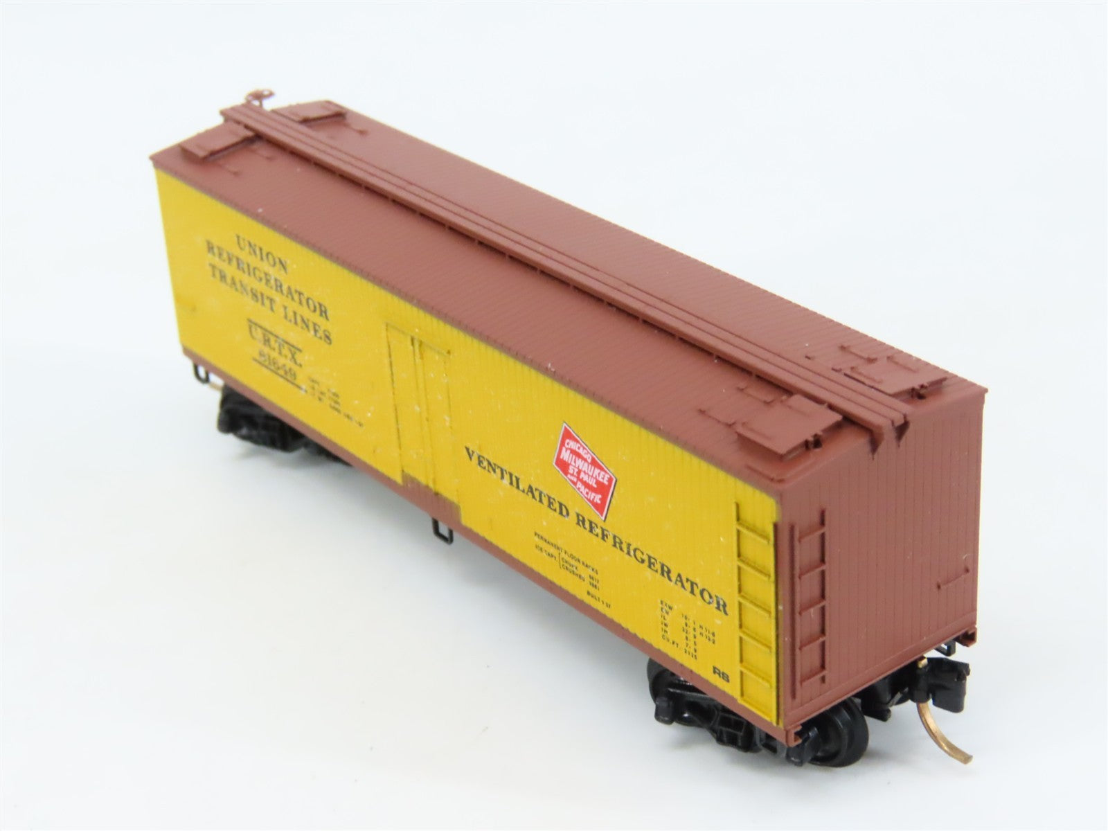 N Scale Kadee Micro-Trains MTL 49160 URTX CMStP&P 40' Wood Reefer #81649
