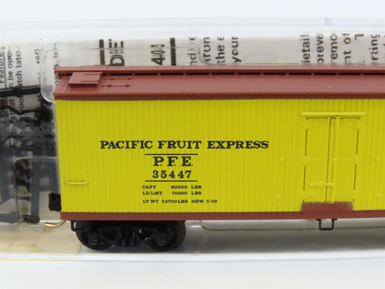 N Scale Micro-Trains 49180 SP Southern Pacific 40' Dbl. Sheathed-Wood Reefer RTR