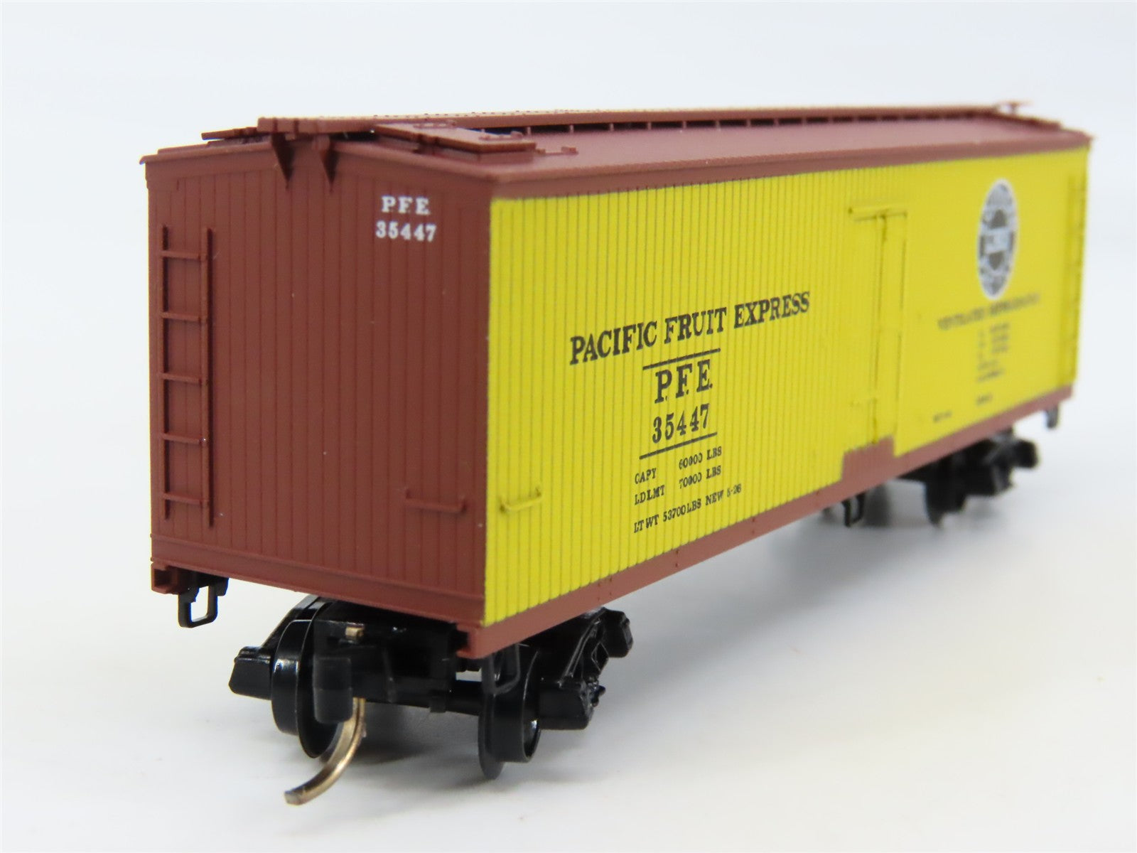 N Scale Micro-Trains 49180 SP Southern Pacific 40' Dbl. Sheathed-Wood Reefer RTR