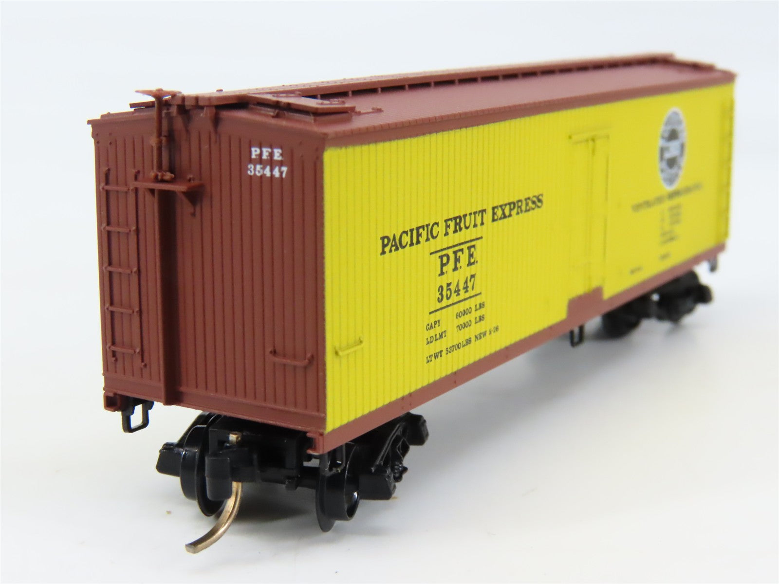 N Scale Micro-Trains 49180 SP Southern Pacific 40' Dbl. Sheathed-Wood Reefer RTR