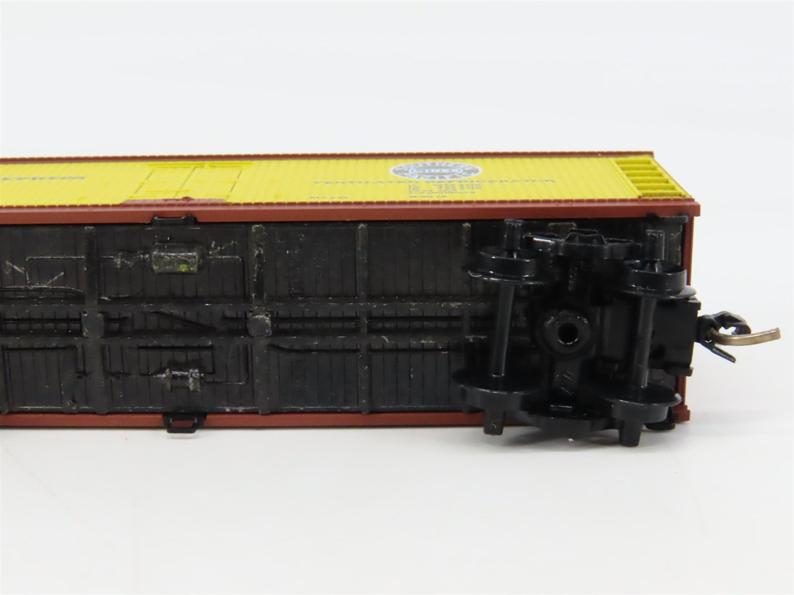 N Scale Micro-Trains 49180 SP Southern Pacific 40' Dbl. Sheathed-Wood Reefer RTR