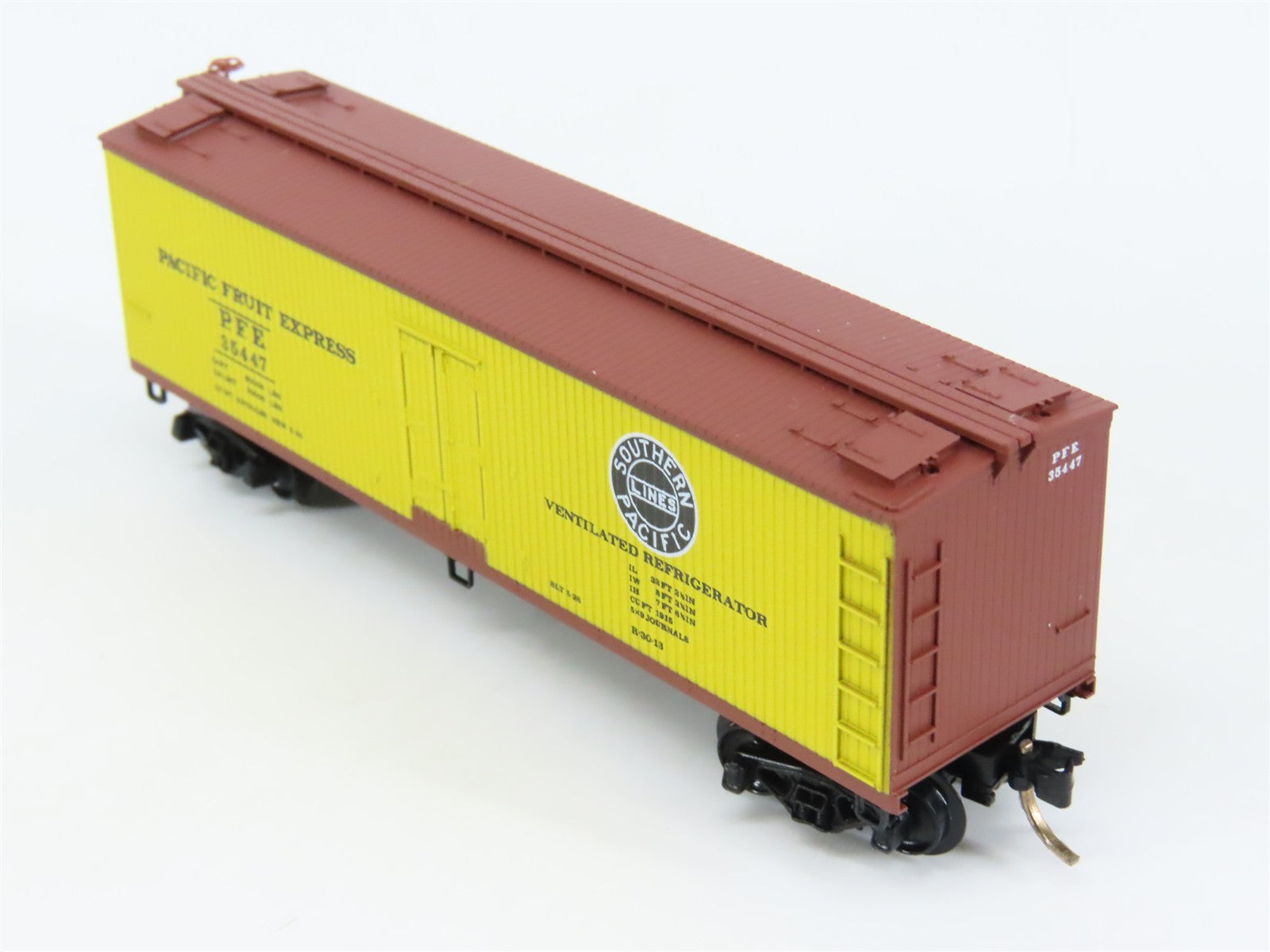 N Scale Micro-Trains 49180 PFE Pacific Fruit Express 40' Reefer 35447 RTR
