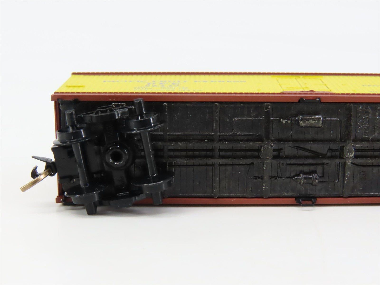 N Scale Micro-Trains 49180 PFE Pacific Fruit Express 40' Reefer 35447 RTR