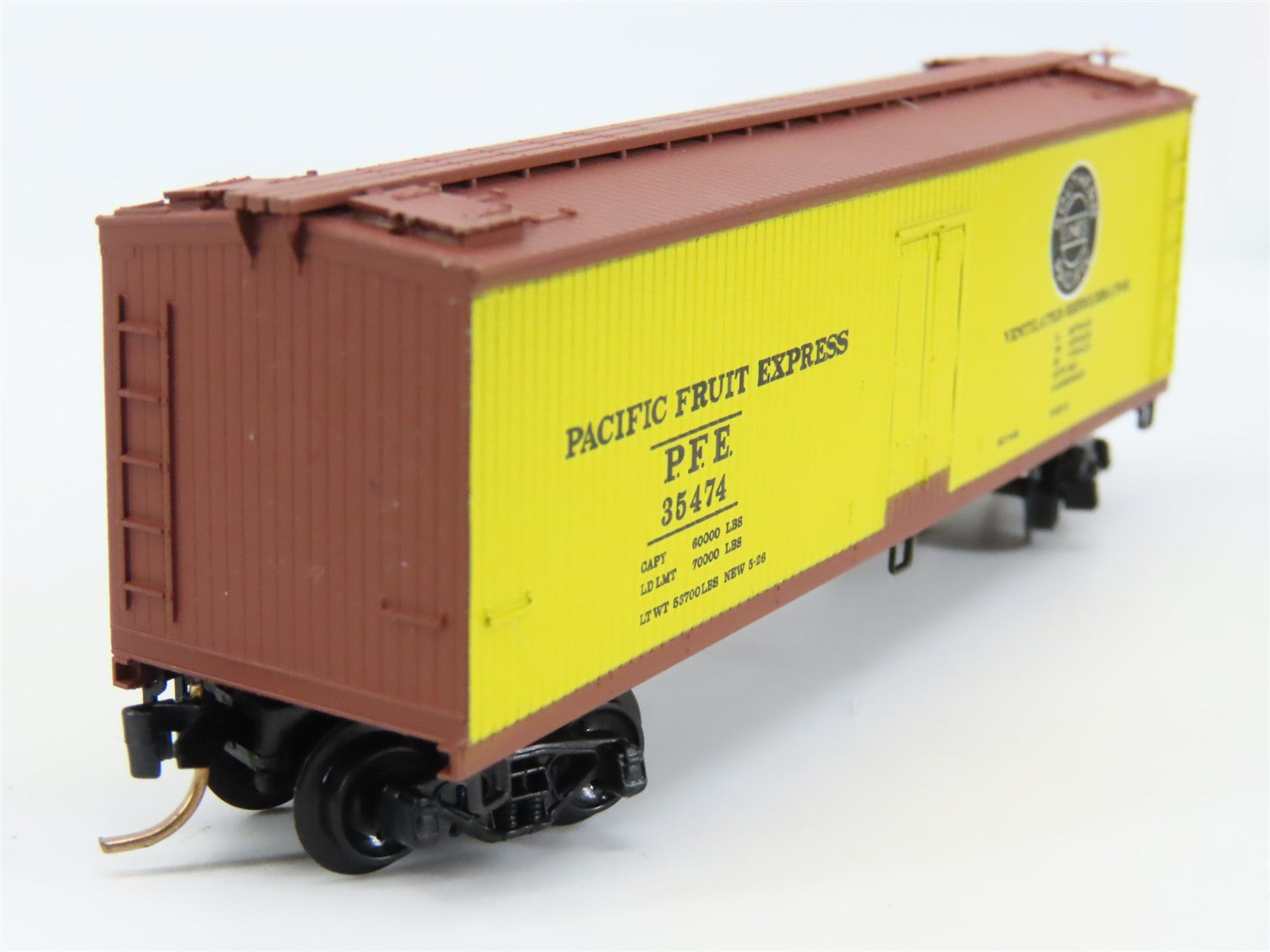 N Scale Micro-Trains 49180 Pacific Fruit Express 40' Wood-Sheathed Reefer RTR