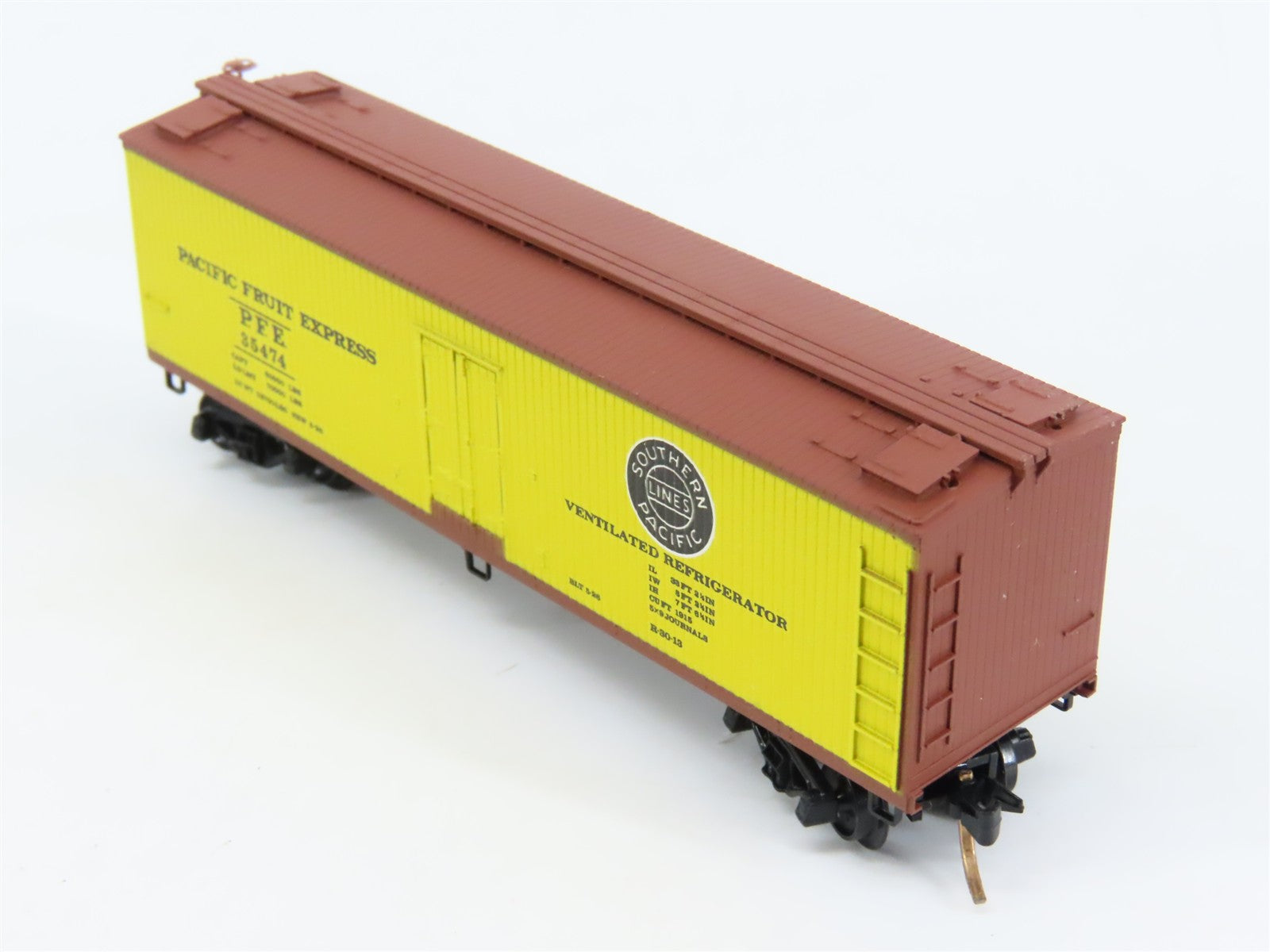 N Scale Micro-Trains 49180 Pacific Fruit Express 40' Wood-Sheathed Reefer RTR