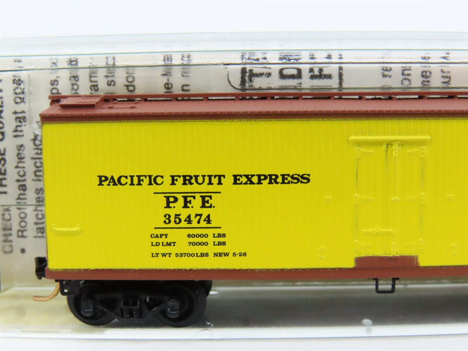 N Scale Micro-Trains 49180 Pacific Fruit Express 40' Wood-Sheathed Reefer RTR