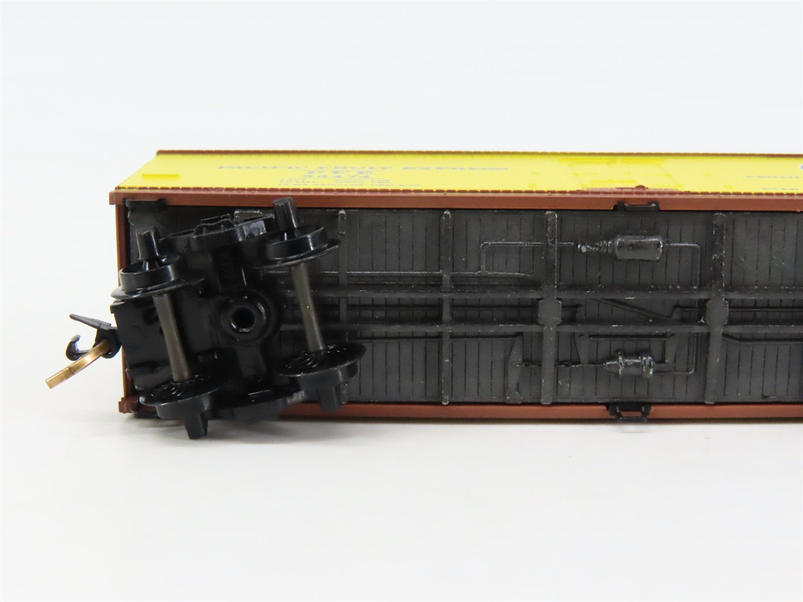 N Scale Micro-Trains 49180 Pacific Fruit Express 40' Wood-Sheathed Reefer RTR