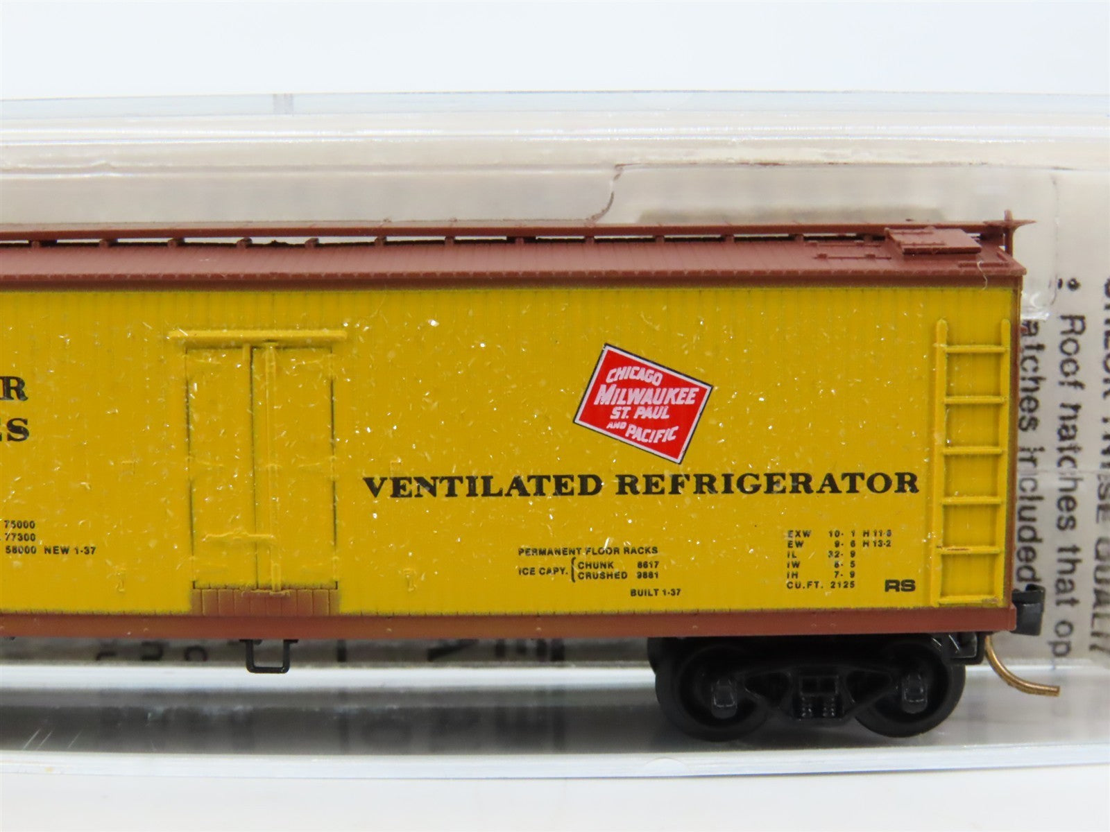 N Scale Kadee Micro-Trains MTL 49160 URTX CMStP&P 40' Wood Reefer #81619