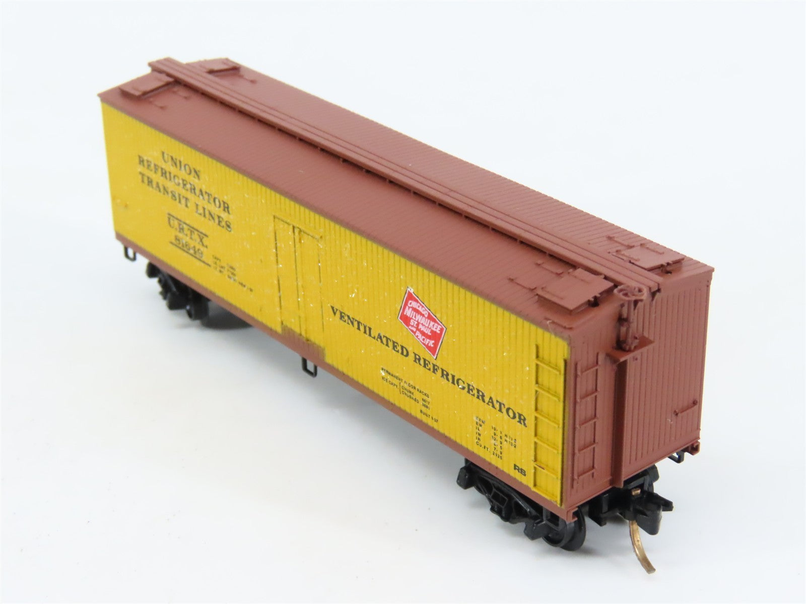 N Scale Kadee Micro-Trains MTL 49160 URTX CMStP&P 40' Wood Reefer #81619