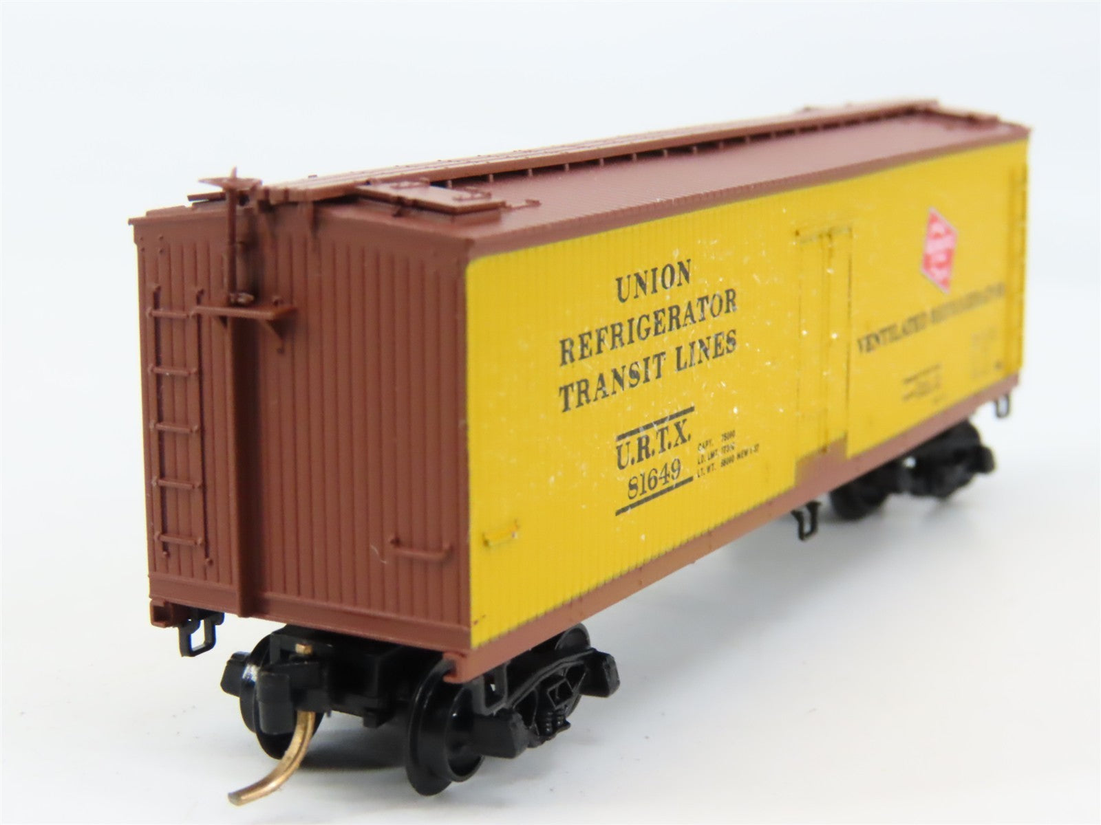 N Scale Kadee Micro-Trains MTL 49160 URTX CMStP&P 40' Wood Reefer #81619