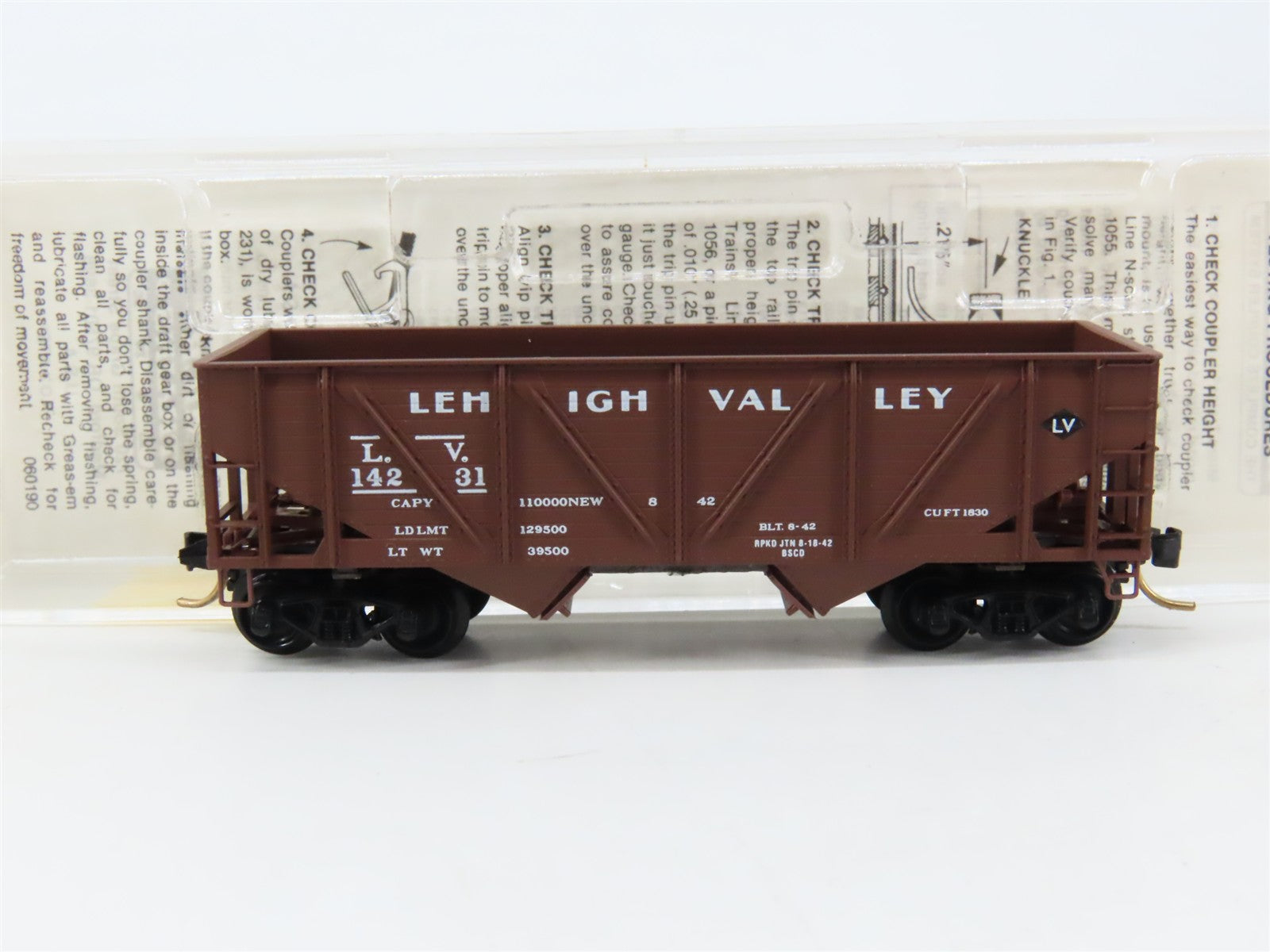 N Scale Micro-Trains 57030 LV Lehigh Valley 33' 2-Bay Hopper 14231 RTR