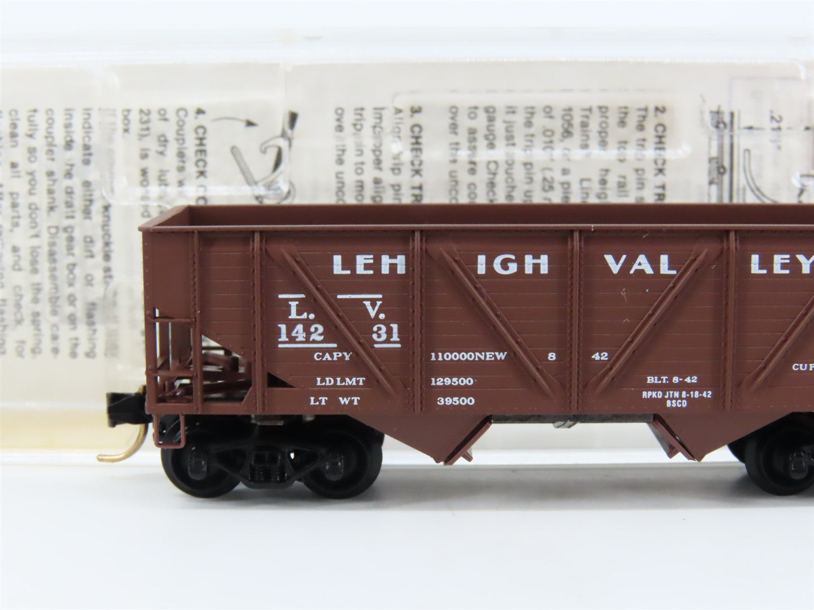 N Scale Micro-Trains 57030 LV Lehigh Valley 33' 2-Bay Hopper 14231 RTR