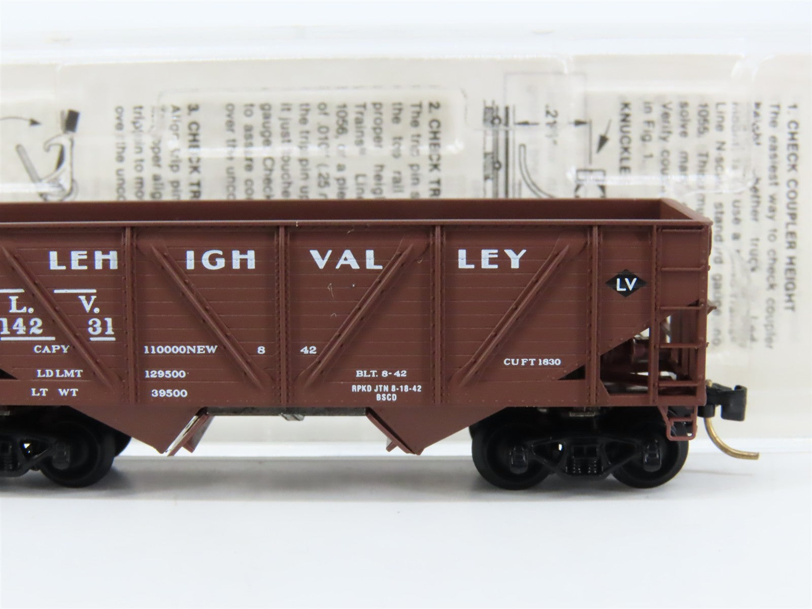 N Scale Micro-Trains 57030 LV Lehigh Valley 33' 2-Bay Hopper 14231 RTR