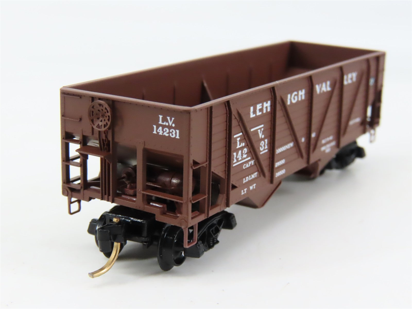 N Scale Micro-Trains 57030 LV Lehigh Valley 33' 2-Bay Hopper 14231 RTR