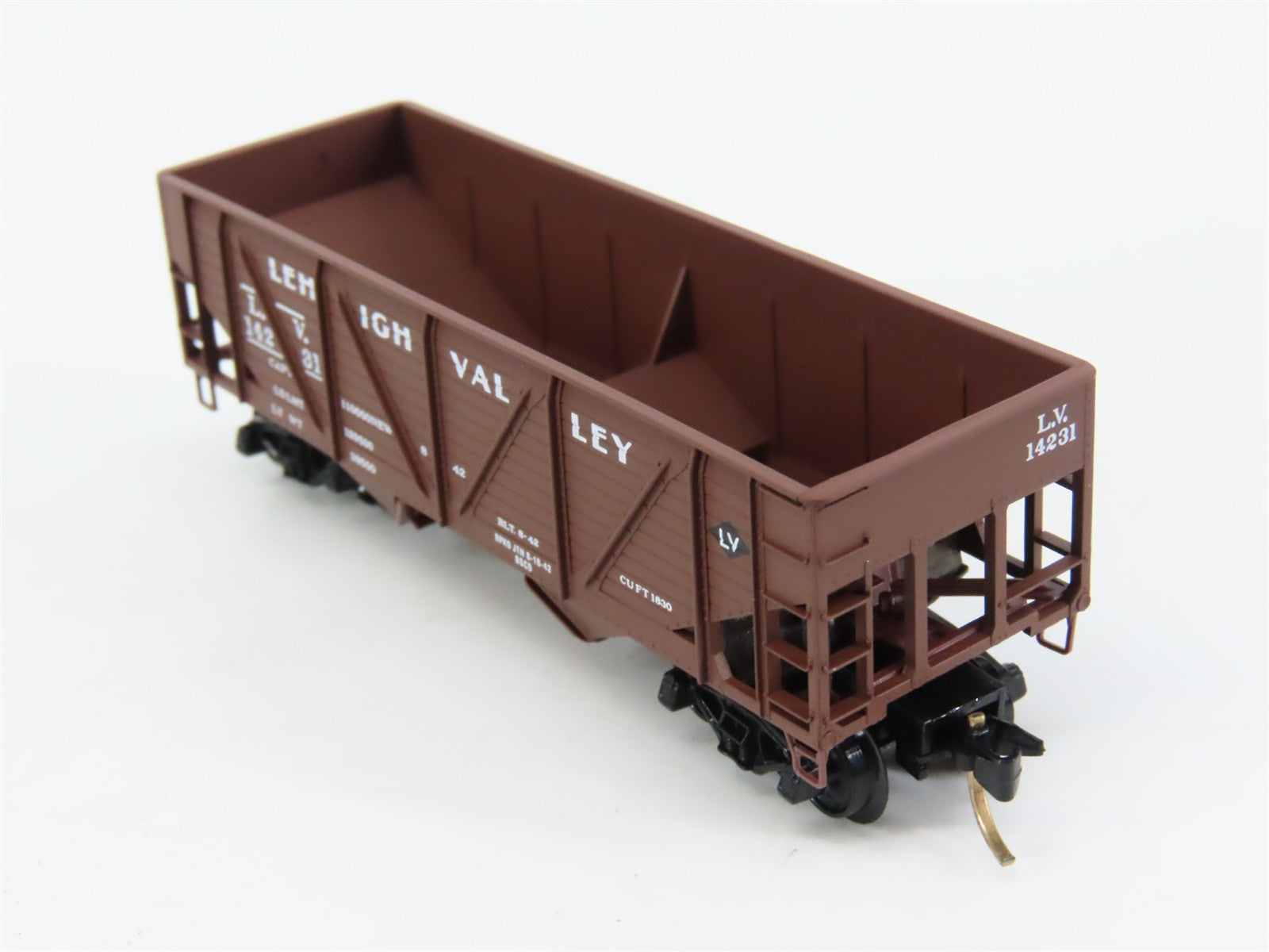 N Scale Micro-Trains 57030 LV Lehigh Valley 33' 2-Bay Hopper 14231 RTR
