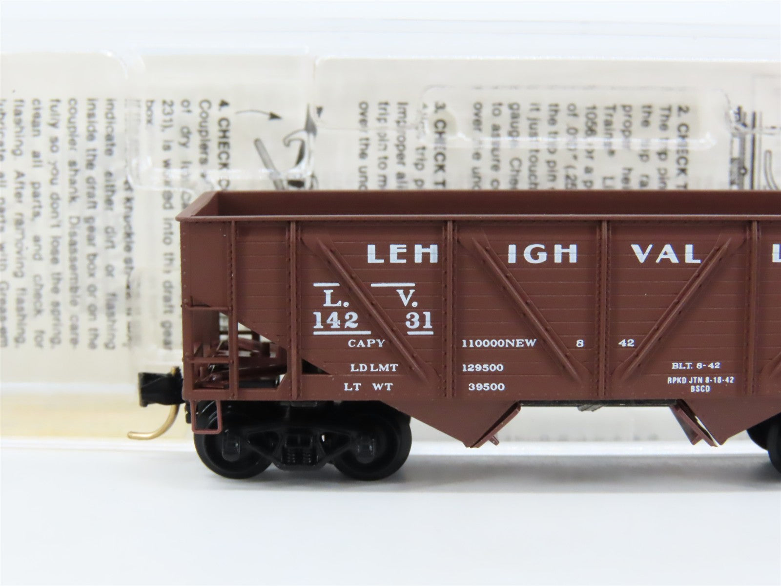 N Scale Micro-Trains 57030 LV Lehigh Valley 33' 2-Bay Hopper 14231 RTR
