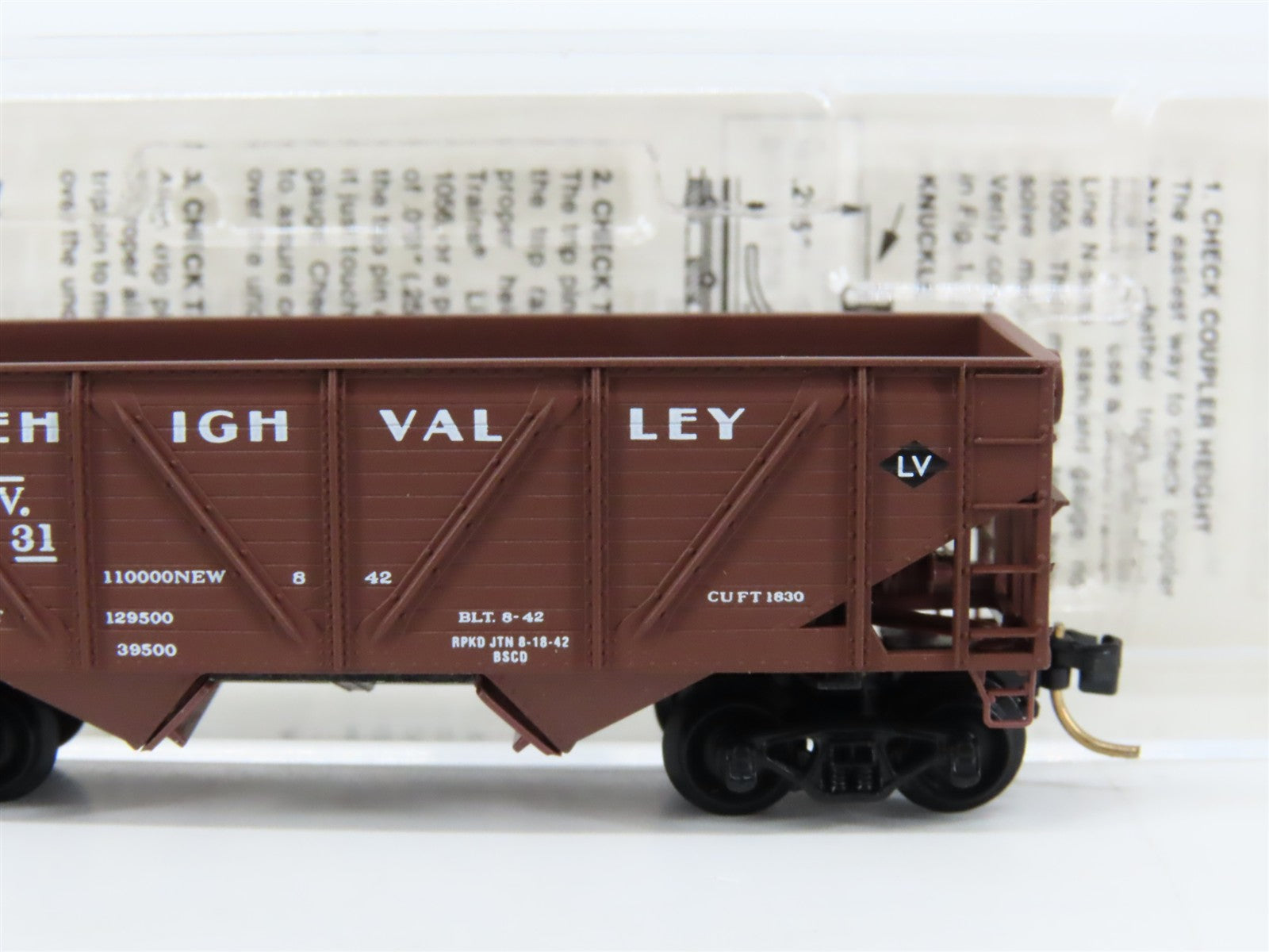 N Scale Micro-Trains 57030 LV Lehigh Valley 33' 2-Bay Hopper 14231 RTR