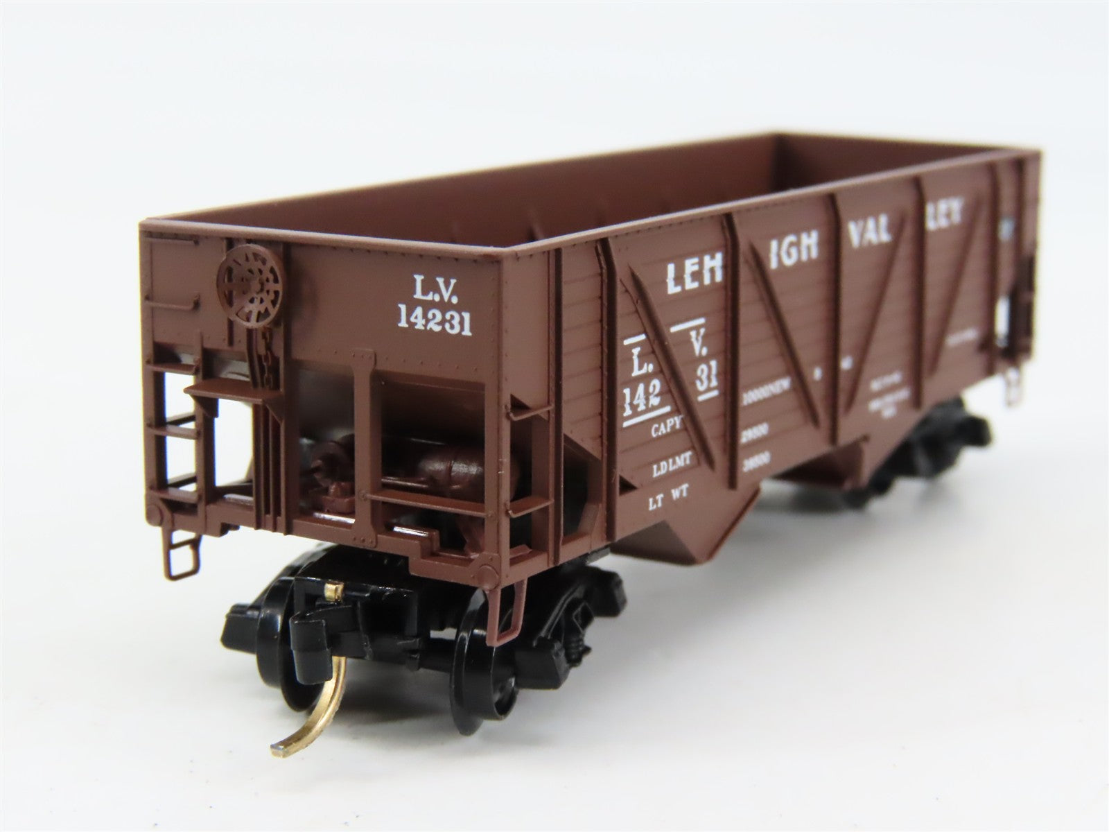 N Scale Micro-Trains 57030 LV Lehigh Valley 33' 2-Bay Hopper 14231 RTR
