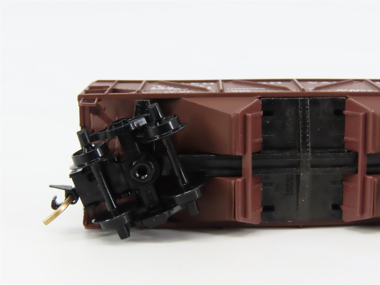 N Scale Micro-Trains 57030 LV Lehigh Valley 33' 2-Bay Hopper 14231 RTR