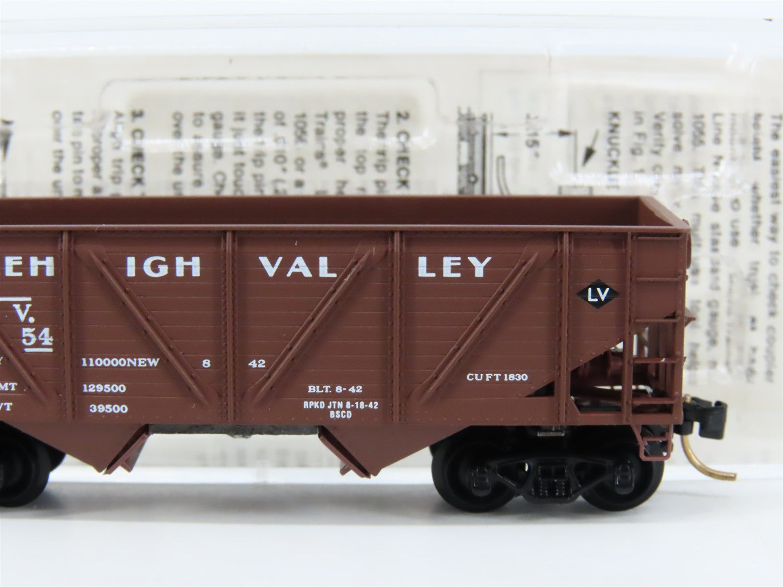 N Scale Micro-Trains 57030 LV Lehigh Valley 33' 2-Bay Hopper 14154 RTR