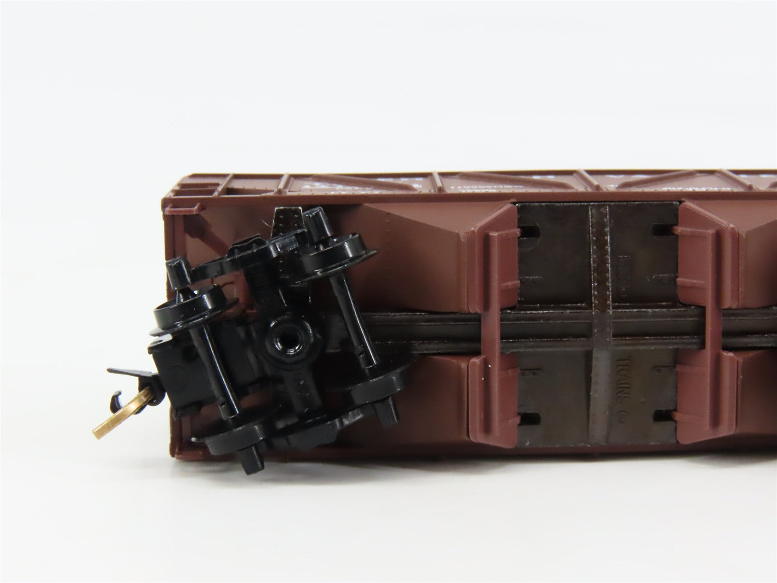 N Scale Micro-Trains 57030 LV Lehigh Valley 33' 2-Bay Hopper 14154 RTR