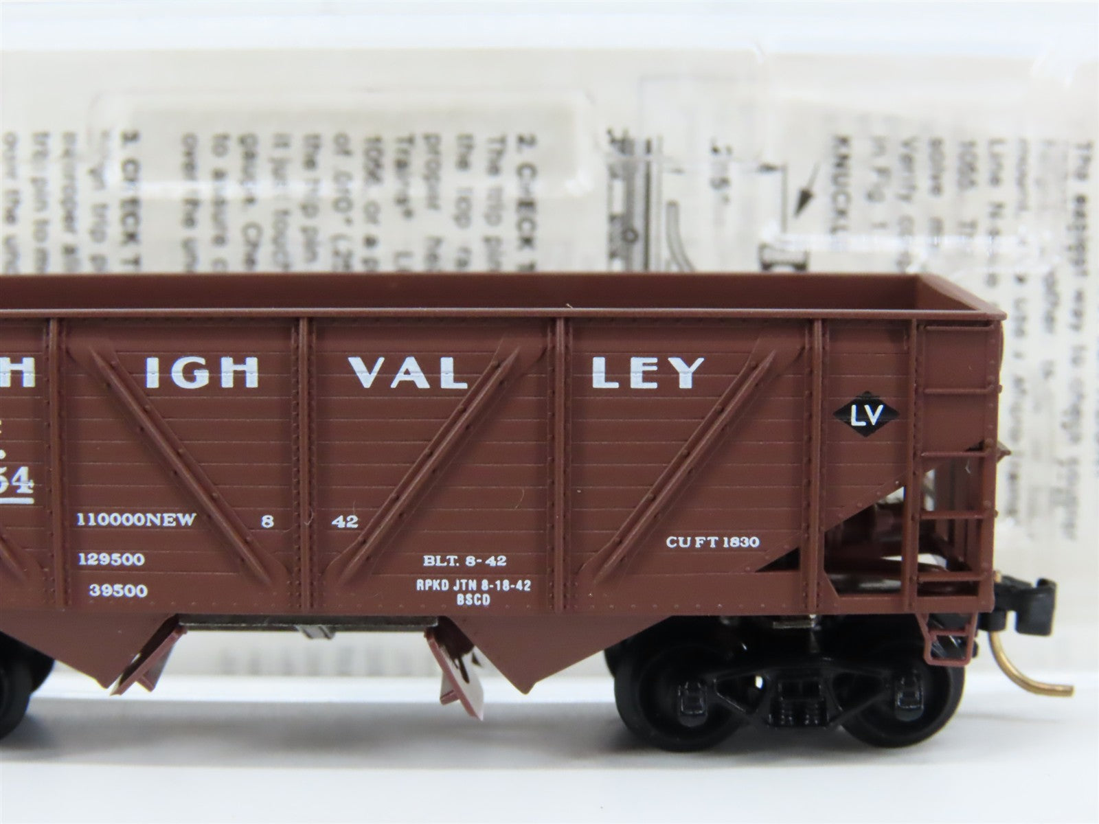 N Scale Micro-Trains 57030 LV Lehigh Valley 33' 2-Bay Hopper 14154 RTR
