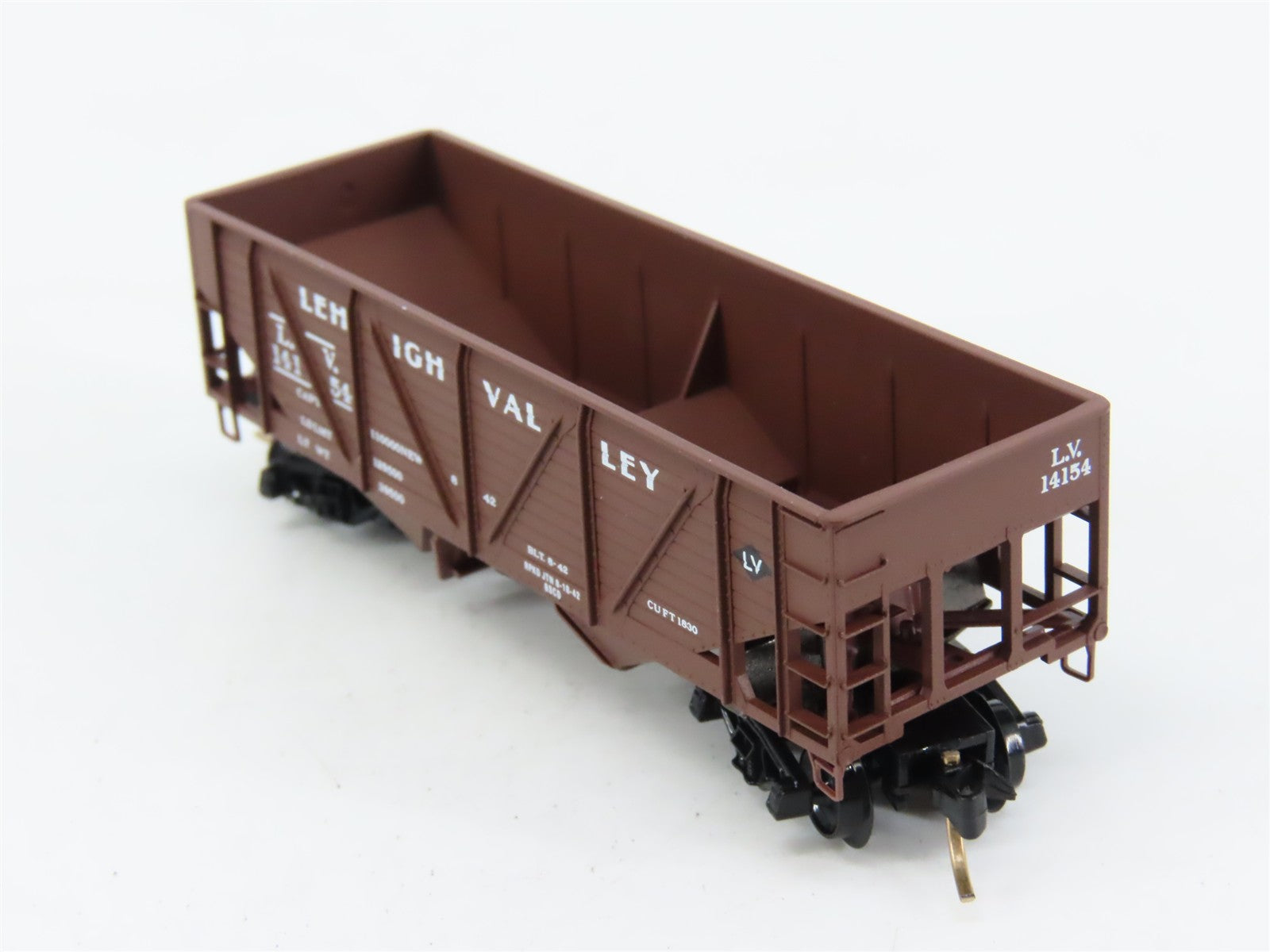 N Scale Micro-Trains 57030 LV Lehigh Valley 33' 2-Bay Hopper 14154 RTR