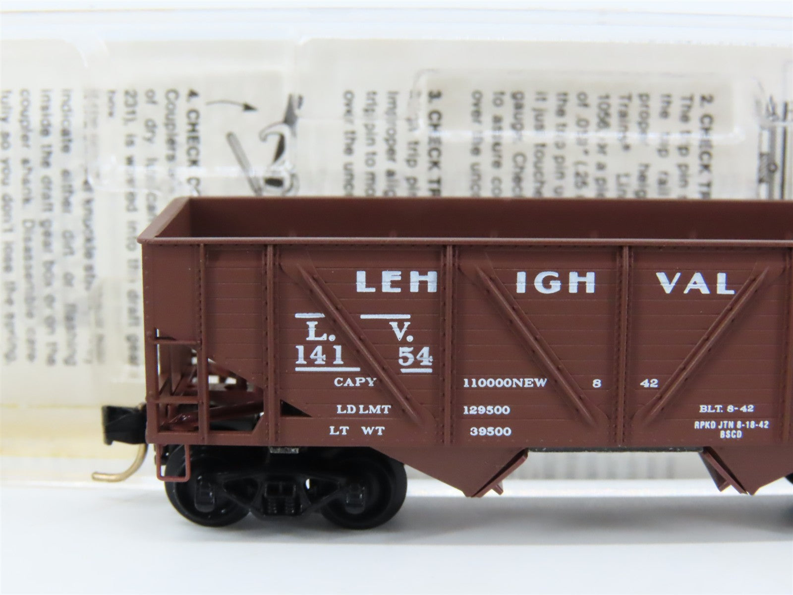 N Scale Micro-Trains 57030 LV Lehigh Valley 33' 2-Bay Hopper 14154 RTR